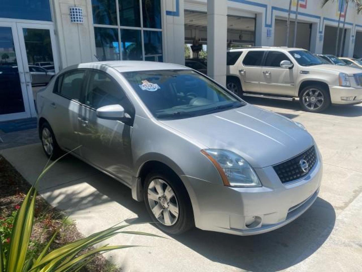 2009 Fresh Powder /Beige Nissan Sentra 2.0 SL 1 OWNER LOW MILES 37,645 (3N1AB61EX9L) with an 2.0L DOHC 16-Valve SMPI I4 Engine engine, Automatic transmission, located at 4701 North Dixie Hwy, Pompano Beach, FL, 33064, (954) 422-2889, 26.240938, -80.123474 - OUR WEBPAGE FLORIDACARS1.COM HAS OVER 100 PHOTOS AND FREE CARFAX LINK 2009 NISSAN SENTRA 2.0 30 MPG VIN: 3N1AB61EX9L688751 3 N 1 A B 6 1 E X 9 L 6 8 8 7 5 1 SEDAN 4 DR 2.0L I4 F DOHC 16V GASOLINE FRONT WHEEL DRIVE Top Features Cloth Seats Basic Features ABS Brakes AM/FM Stereo Air Conditioning Autom - Photo#24