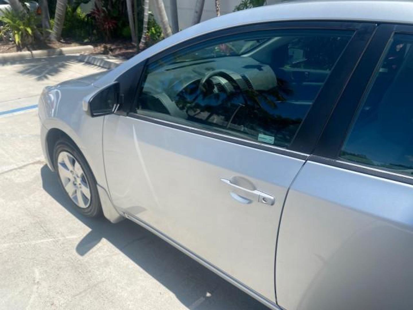 2009 Fresh Powder /Beige Nissan Sentra 2.0 SL 1 OWNER LOW MILES 37,645 (3N1AB61EX9L) with an 2.0L DOHC 16-Valve SMPI I4 Engine engine, Automatic transmission, located at 4701 North Dixie Hwy, Pompano Beach, FL, 33064, (954) 422-2889, 26.240938, -80.123474 - OUR WEBPAGE FLORIDACARS1.COM HAS OVER 100 PHOTOS AND FREE CARFAX LINK 2009 NISSAN SENTRA 2.0 30 MPG VIN: 3N1AB61EX9L688751 3 N 1 A B 6 1 E X 9 L 6 8 8 7 5 1 SEDAN 4 DR 2.0L I4 F DOHC 16V GASOLINE FRONT WHEEL DRIVE Top Features Cloth Seats Basic Features ABS Brakes AM/FM Stereo Air Conditioning Autom - Photo#27