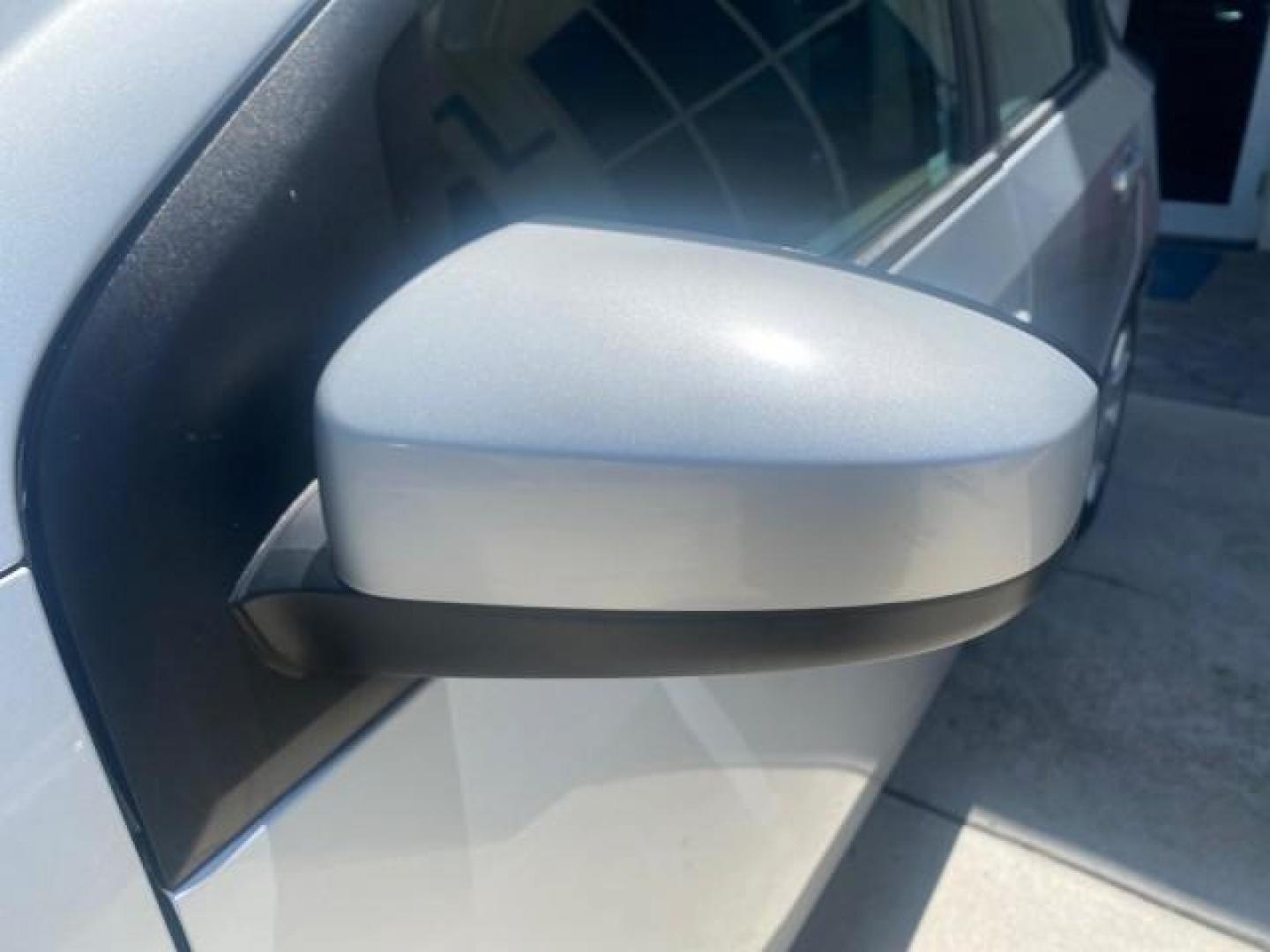 2009 Fresh Powder /Beige Nissan Sentra 2.0 SL 1 OWNER LOW MILES 37,645 (3N1AB61EX9L) with an 2.0L DOHC 16-Valve SMPI I4 Engine engine, Automatic transmission, located at 4701 North Dixie Hwy, Pompano Beach, FL, 33064, (954) 422-2889, 26.240938, -80.123474 - OUR WEBPAGE FLORIDACARS1.COM HAS OVER 100 PHOTOS AND FREE CARFAX LINK 2009 NISSAN SENTRA 2.0 30 MPG VIN: 3N1AB61EX9L688751 3 N 1 A B 6 1 E X 9 L 6 8 8 7 5 1 SEDAN 4 DR 2.0L I4 F DOHC 16V GASOLINE FRONT WHEEL DRIVE Top Features Cloth Seats Basic Features ABS Brakes AM/FM Stereo Air Conditioning Autom - Photo#30