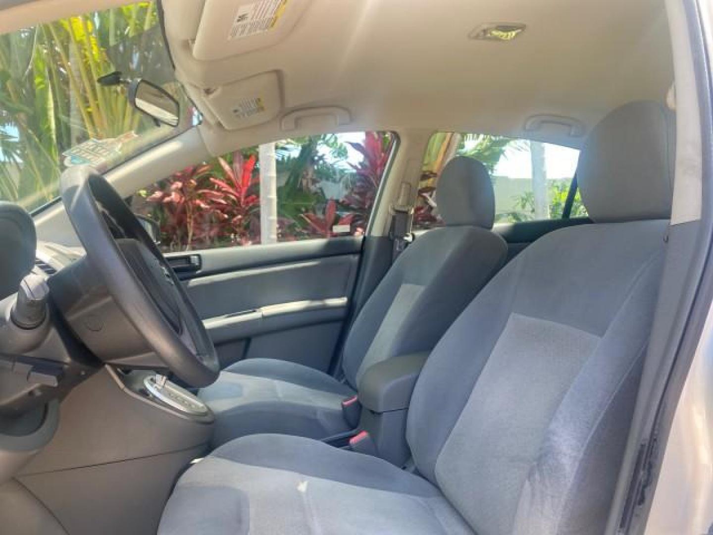 2009 Fresh Powder /Beige Nissan Sentra 2.0 SL 1 OWNER LOW MILES 37,645 (3N1AB61EX9L) with an 2.0L DOHC 16-Valve SMPI I4 Engine engine, Automatic transmission, located at 4701 North Dixie Hwy, Pompano Beach, FL, 33064, (954) 422-2889, 26.240938, -80.123474 - OUR WEBPAGE FLORIDACARS1.COM HAS OVER 100 PHOTOS AND FREE CARFAX LINK 2009 NISSAN SENTRA 2.0 30 MPG VIN: 3N1AB61EX9L688751 3 N 1 A B 6 1 E X 9 L 6 8 8 7 5 1 SEDAN 4 DR 2.0L I4 F DOHC 16V GASOLINE FRONT WHEEL DRIVE Top Features Cloth Seats Basic Features ABS Brakes AM/FM Stereo Air Conditioning Autom - Photo#32