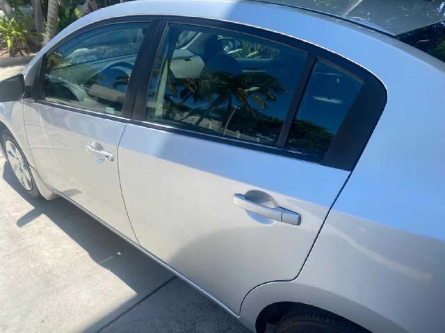 2009 Fresh Powder /Beige Nissan Sentra 2.0 SL 1 OWNER LOW MILES 37,645 (3N1AB61EX9L) with an 2.0L DOHC 16-Valve SMPI I4 Engine engine, Automatic transmission, located at 4701 North Dixie Hwy, Pompano Beach, FL, 33064, (954) 422-2889, 26.240938, -80.123474 - OUR WEBPAGE FLORIDACARS1.COM HAS OVER 100 PHOTOS AND FREE CARFAX LINK 2009 NISSAN SENTRA 2.0 30 MPG VIN: 3N1AB61EX9L688751 3 N 1 A B 6 1 E X 9 L 6 8 8 7 5 1 SEDAN 4 DR 2.0L I4 F DOHC 16V GASOLINE FRONT WHEEL DRIVE Top Features Cloth Seats Basic Features ABS Brakes AM/FM Stereo Air Conditioning Autom - Photo#57