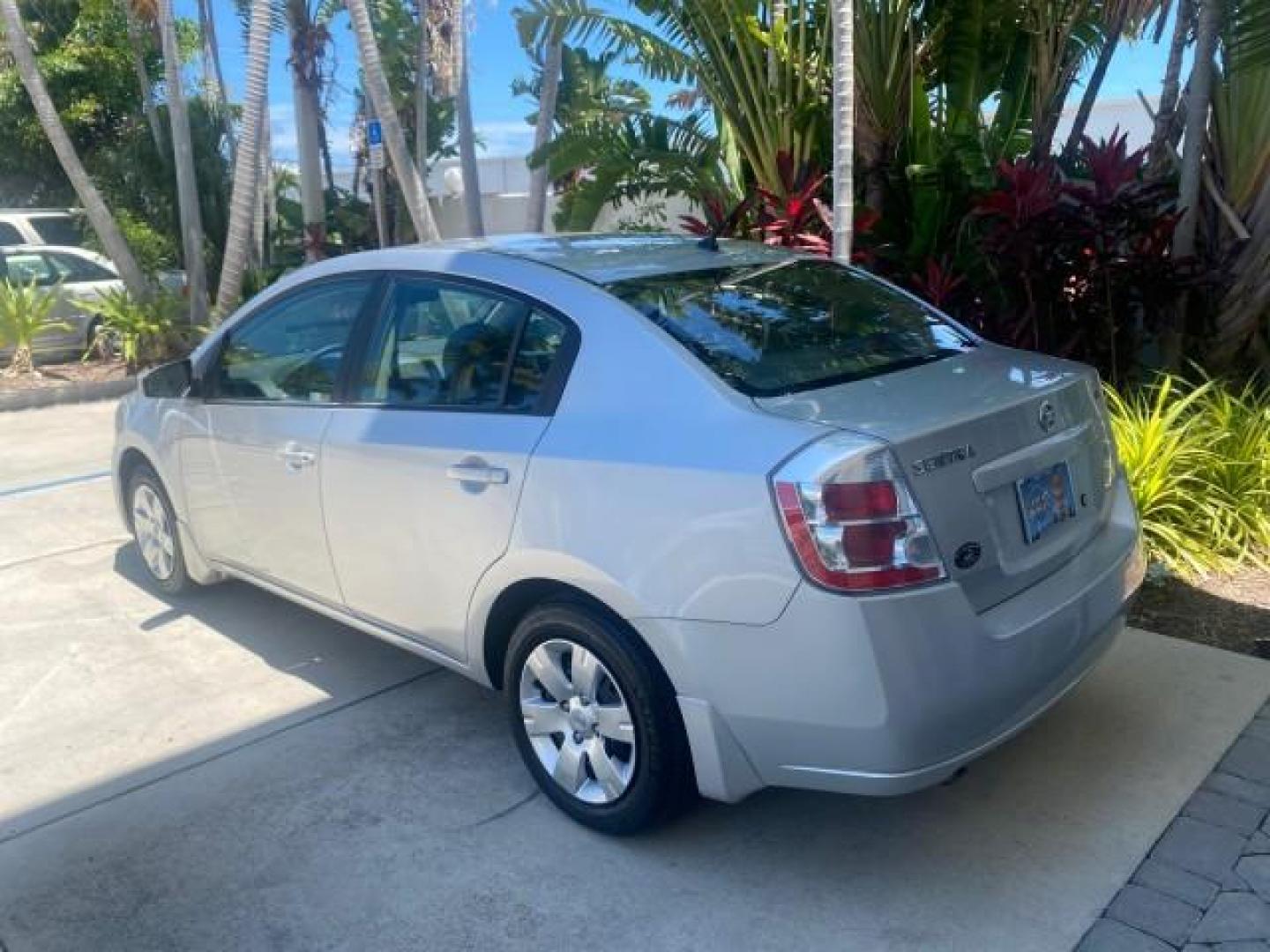 2009 Fresh Powder /Beige Nissan Sentra 2.0 SL 1 OWNER LOW MILES 37,645 (3N1AB61EX9L) with an 2.0L DOHC 16-Valve SMPI I4 Engine engine, Automatic transmission, located at 4701 North Dixie Hwy, Pompano Beach, FL, 33064, (954) 422-2889, 26.240938, -80.123474 - OUR WEBPAGE FLORIDACARS1.COM HAS OVER 100 PHOTOS AND FREE CARFAX LINK 2009 NISSAN SENTRA 2.0 30 MPG VIN: 3N1AB61EX9L688751 3 N 1 A B 6 1 E X 9 L 6 8 8 7 5 1 SEDAN 4 DR 2.0L I4 F DOHC 16V GASOLINE FRONT WHEEL DRIVE Top Features Cloth Seats Basic Features ABS Brakes AM/FM Stereo Air Conditioning Autom - Photo#71