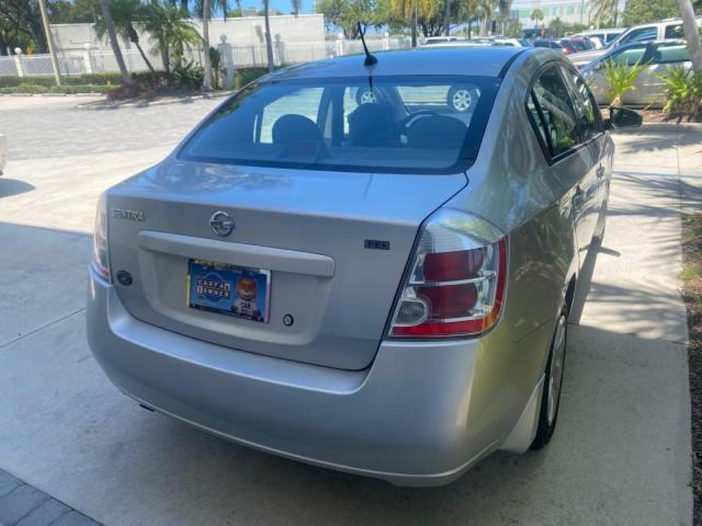 2009 Fresh Powder /Beige Nissan Sentra 2.0 SL 1 OWNER LOW MILES 37,645 (3N1AB61EX9L) with an 2.0L DOHC 16-Valve SMPI I4 Engine engine, Automatic transmission, located at 4701 North Dixie Hwy, Pompano Beach, FL, 33064, (954) 422-2889, 26.240938, -80.123474 - OUR WEBPAGE FLORIDACARS1.COM HAS OVER 100 PHOTOS AND FREE CARFAX LINK 2009 NISSAN SENTRA 2.0 30 MPG VIN: 3N1AB61EX9L688751 3 N 1 A B 6 1 E X 9 L 6 8 8 7 5 1 SEDAN 4 DR 2.0L I4 F DOHC 16V GASOLINE FRONT WHEEL DRIVE Top Features Cloth Seats Basic Features ABS Brakes AM/FM Stereo Air Conditioning Autom - Photo#73