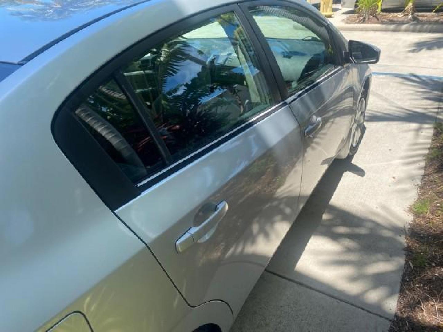 2009 Fresh Powder /Beige Nissan Sentra 2.0 SL 1 OWNER LOW MILES 37,645 (3N1AB61EX9L) with an 2.0L DOHC 16-Valve SMPI I4 Engine engine, Automatic transmission, located at 4701 North Dixie Hwy, Pompano Beach, FL, 33064, (954) 422-2889, 26.240938, -80.123474 - OUR WEBPAGE FLORIDACARS1.COM HAS OVER 100 PHOTOS AND FREE CARFAX LINK 2009 NISSAN SENTRA 2.0 30 MPG VIN: 3N1AB61EX9L688751 3 N 1 A B 6 1 E X 9 L 6 8 8 7 5 1 SEDAN 4 DR 2.0L I4 F DOHC 16V GASOLINE FRONT WHEEL DRIVE Top Features Cloth Seats Basic Features ABS Brakes AM/FM Stereo Air Conditioning Autom - Photo#84