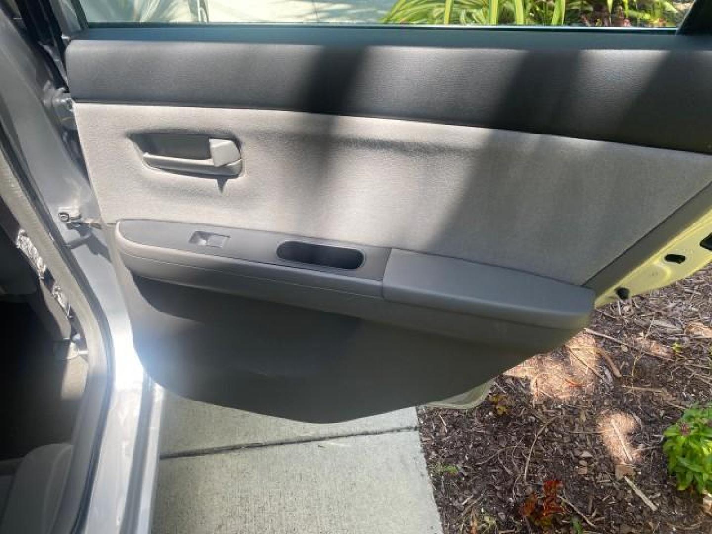 2009 Fresh Powder /Beige Nissan Sentra 2.0 SL 1 OWNER LOW MILES 37,645 (3N1AB61EX9L) with an 2.0L DOHC 16-Valve SMPI I4 Engine engine, Automatic transmission, located at 4701 North Dixie Hwy, Pompano Beach, FL, 33064, (954) 422-2889, 26.240938, -80.123474 - OUR WEBPAGE FLORIDACARS1.COM HAS OVER 100 PHOTOS AND FREE CARFAX LINK 2009 NISSAN SENTRA 2.0 30 MPG VIN: 3N1AB61EX9L688751 3 N 1 A B 6 1 E X 9 L 6 8 8 7 5 1 SEDAN 4 DR 2.0L I4 F DOHC 16V GASOLINE FRONT WHEEL DRIVE Top Features Cloth Seats Basic Features ABS Brakes AM/FM Stereo Air Conditioning Autom - Photo#86