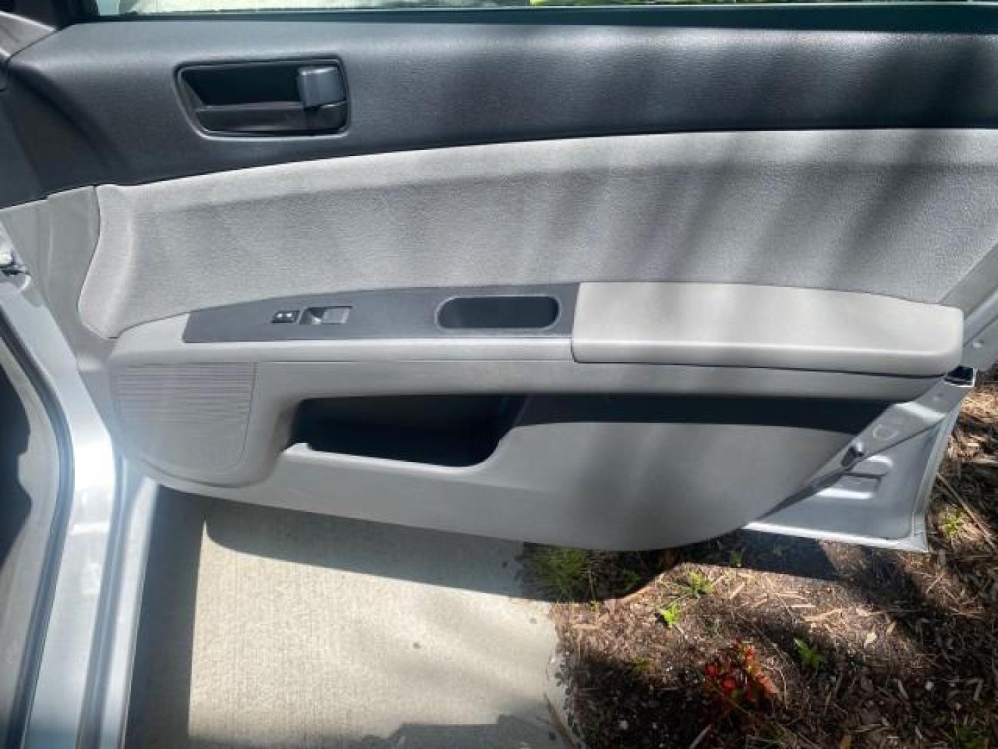 2009 Fresh Powder /Beige Nissan Sentra 2.0 SL 1 OWNER LOW MILES 37,645 (3N1AB61EX9L) with an 2.0L DOHC 16-Valve SMPI I4 Engine engine, Automatic transmission, located at 4701 North Dixie Hwy, Pompano Beach, FL, 33064, (954) 422-2889, 26.240938, -80.123474 - OUR WEBPAGE FLORIDACARS1.COM HAS OVER 100 PHOTOS AND FREE CARFAX LINK 2009 NISSAN SENTRA 2.0 30 MPG VIN: 3N1AB61EX9L688751 3 N 1 A B 6 1 E X 9 L 6 8 8 7 5 1 SEDAN 4 DR 2.0L I4 F DOHC 16V GASOLINE FRONT WHEEL DRIVE Top Features Cloth Seats Basic Features ABS Brakes AM/FM Stereo Air Conditioning Autom - Photo#95