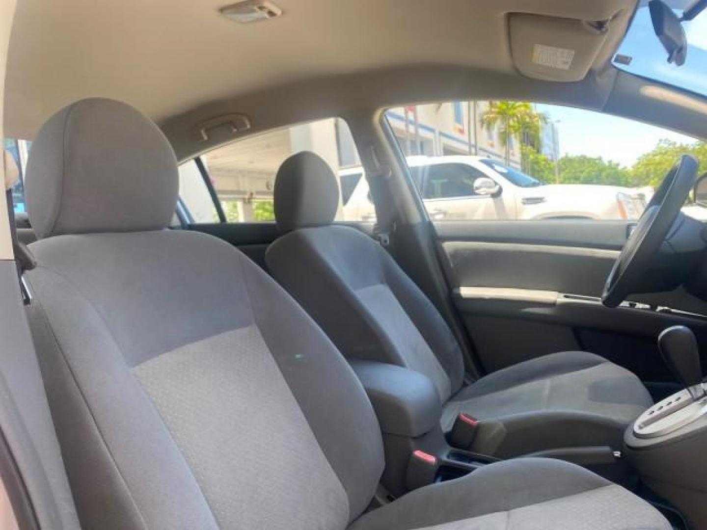 2009 Fresh Powder /Beige Nissan Sentra 2.0 SL 1 OWNER LOW MILES 37,645 (3N1AB61EX9L) with an 2.0L DOHC 16-Valve SMPI I4 Engine engine, Automatic transmission, located at 4701 North Dixie Hwy, Pompano Beach, FL, 33064, (954) 422-2889, 26.240938, -80.123474 - OUR WEBPAGE FLORIDACARS1.COM HAS OVER 100 PHOTOS AND FREE CARFAX LINK 2009 NISSAN SENTRA 2.0 30 MPG VIN: 3N1AB61EX9L688751 3 N 1 A B 6 1 E X 9 L 6 8 8 7 5 1 SEDAN 4 DR 2.0L I4 F DOHC 16V GASOLINE FRONT WHEEL DRIVE Top Features Cloth Seats Basic Features ABS Brakes AM/FM Stereo Air Conditioning Autom - Photo#96