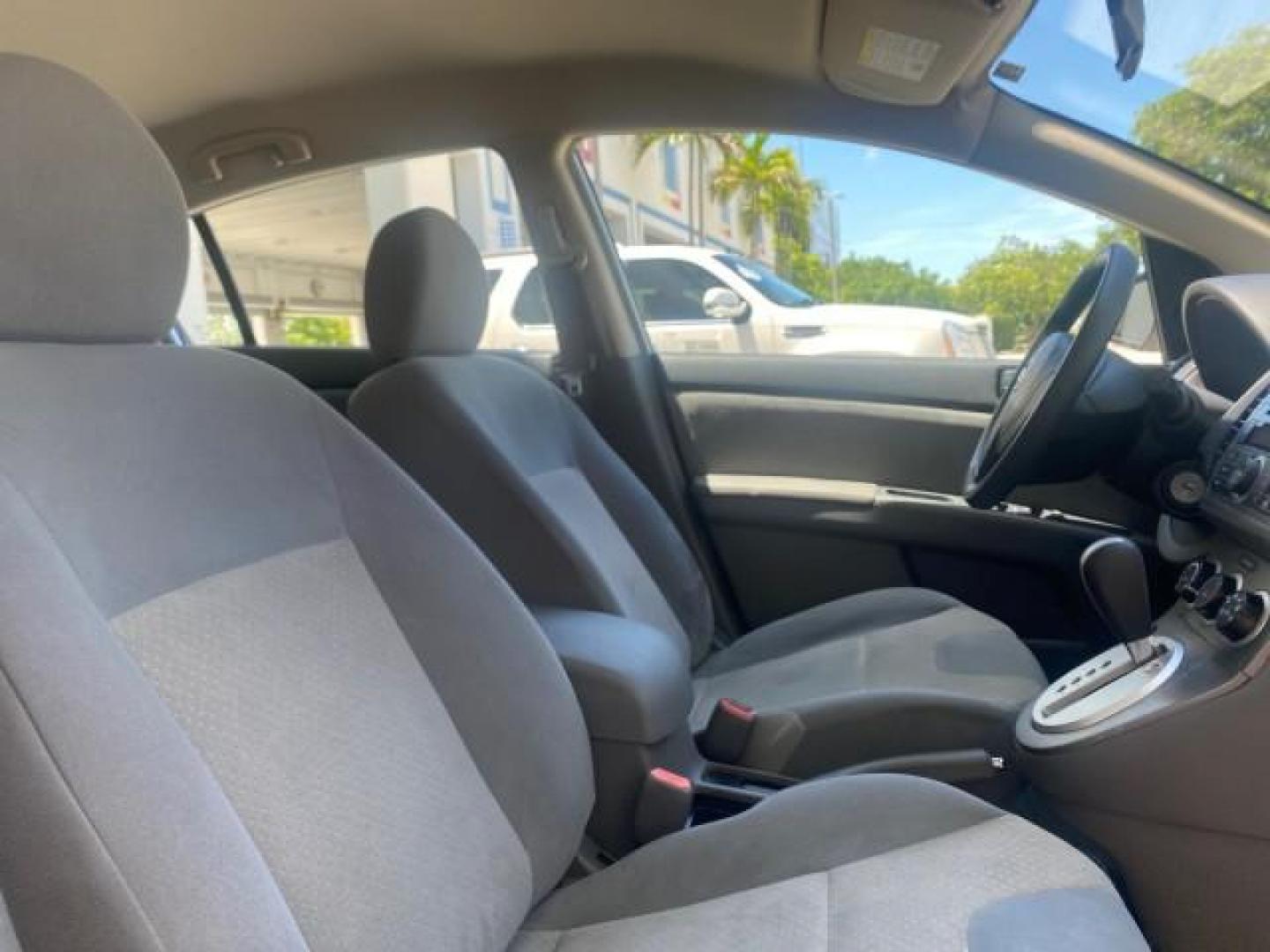 2009 Fresh Powder /Beige Nissan Sentra 2.0 SL 1 OWNER LOW MILES 37,645 (3N1AB61EX9L) with an 2.0L DOHC 16-Valve SMPI I4 Engine engine, Automatic transmission, located at 4701 North Dixie Hwy, Pompano Beach, FL, 33064, (954) 422-2889, 26.240938, -80.123474 - OUR WEBPAGE FLORIDACARS1.COM HAS OVER 100 PHOTOS AND FREE CARFAX LINK 2009 NISSAN SENTRA 2.0 30 MPG VIN: 3N1AB61EX9L688751 3 N 1 A B 6 1 E X 9 L 6 8 8 7 5 1 SEDAN 4 DR 2.0L I4 F DOHC 16V GASOLINE FRONT WHEEL DRIVE Top Features Cloth Seats Basic Features ABS Brakes AM/FM Stereo Air Conditioning Autom - Photo#97