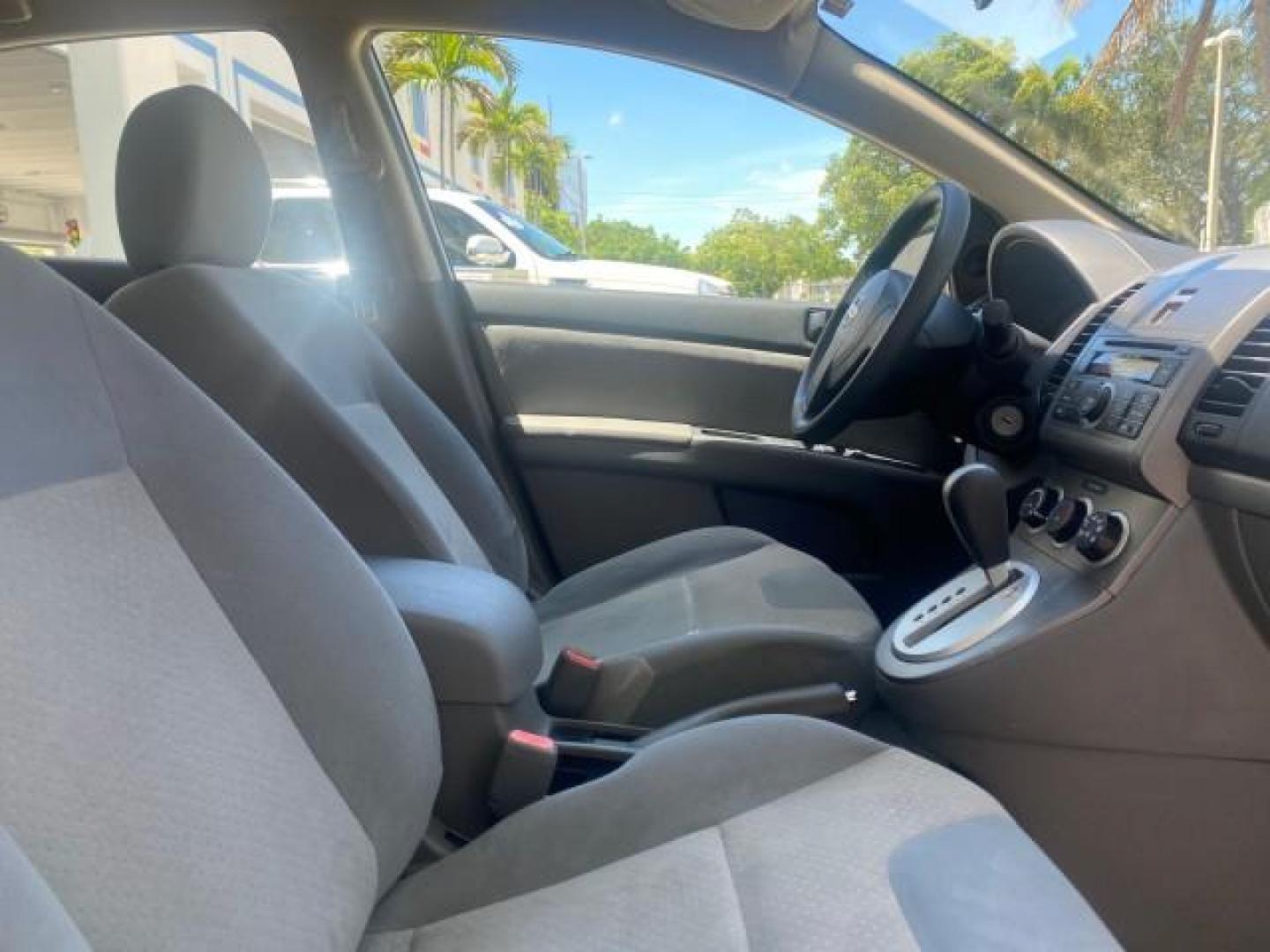 2009 Fresh Powder /Beige Nissan Sentra 2.0 SL 1 OWNER LOW MILES 37,645 (3N1AB61EX9L) with an 2.0L DOHC 16-Valve SMPI I4 Engine engine, Automatic transmission, located at 4701 North Dixie Hwy, Pompano Beach, FL, 33064, (954) 422-2889, 26.240938, -80.123474 - OUR WEBPAGE FLORIDACARS1.COM HAS OVER 100 PHOTOS AND FREE CARFAX LINK 2009 NISSAN SENTRA 2.0 30 MPG VIN: 3N1AB61EX9L688751 3 N 1 A B 6 1 E X 9 L 6 8 8 7 5 1 SEDAN 4 DR 2.0L I4 F DOHC 16V GASOLINE FRONT WHEEL DRIVE Top Features Cloth Seats Basic Features ABS Brakes AM/FM Stereo Air Conditioning Autom - Photo#98