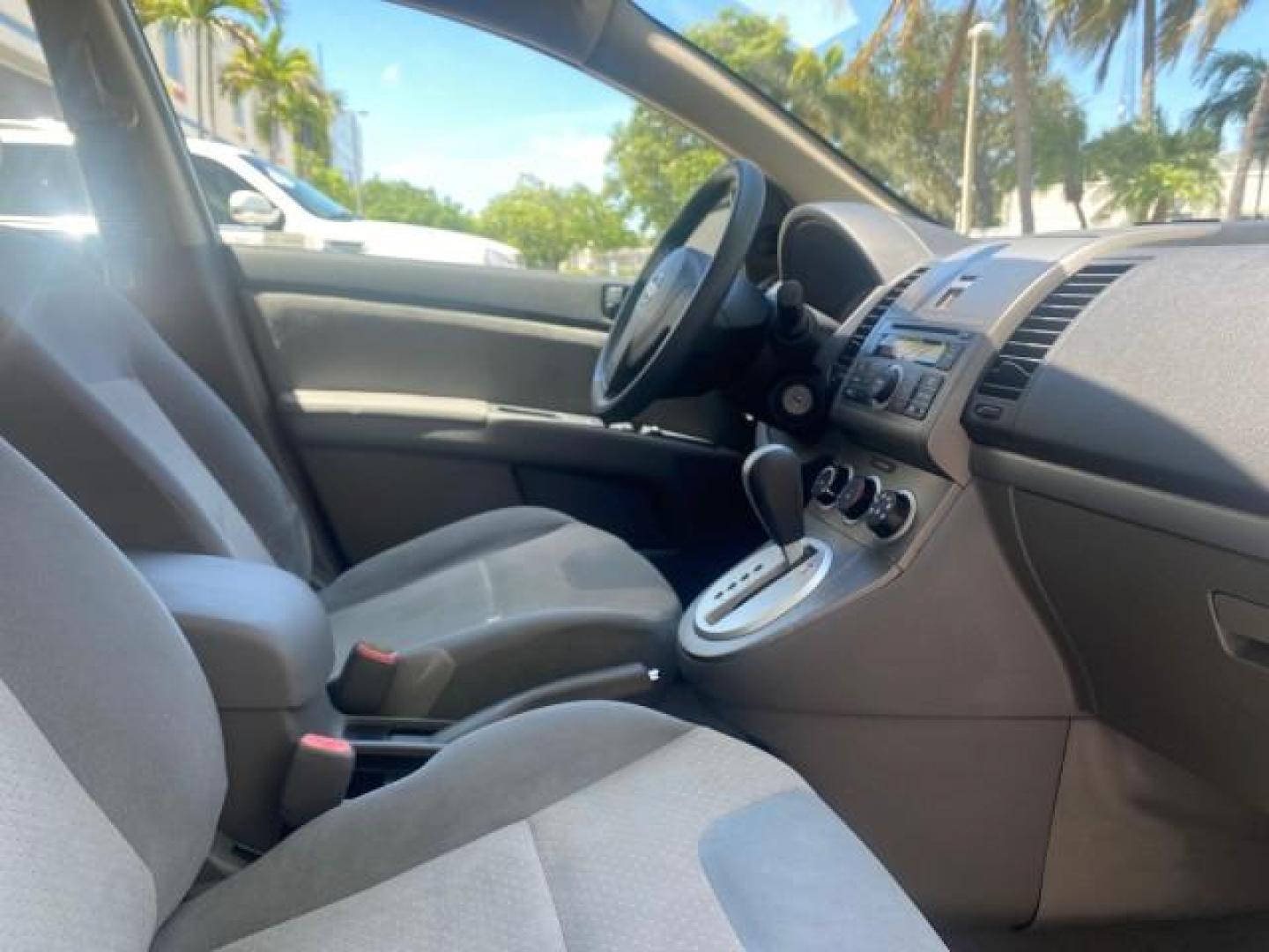 2009 Fresh Powder /Beige Nissan Sentra 2.0 SL 1 OWNER LOW MILES 37,645 (3N1AB61EX9L) with an 2.0L DOHC 16-Valve SMPI I4 Engine engine, Automatic transmission, located at 4701 North Dixie Hwy, Pompano Beach, FL, 33064, (954) 422-2889, 26.240938, -80.123474 - OUR WEBPAGE FLORIDACARS1.COM HAS OVER 100 PHOTOS AND FREE CARFAX LINK 2009 NISSAN SENTRA 2.0 30 MPG VIN: 3N1AB61EX9L688751 3 N 1 A B 6 1 E X 9 L 6 8 8 7 5 1 SEDAN 4 DR 2.0L I4 F DOHC 16V GASOLINE FRONT WHEEL DRIVE Top Features Cloth Seats Basic Features ABS Brakes AM/FM Stereo Air Conditioning Autom - Photo#99