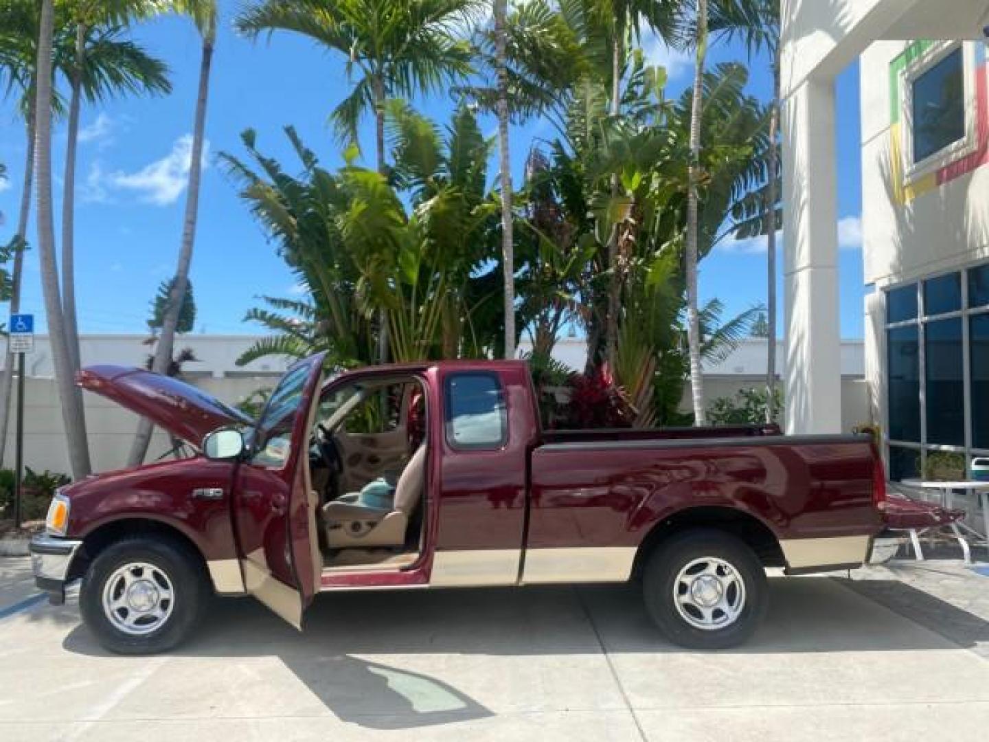1997 Dark Toreador Red (CC/Met) /Medium Prarie Tan Ford F-150 XLT 1 OWNER LOW MILES 74,027 (1FTDX17W5VK) with an 4.6L EFI OHC V8 Triton Engine engine, Automatic transmission, located at 4701 North Dixie Hwy, Pompano Beach, FL, 33064, (954) 422-2889, 26.240938, -80.123474 - OUR WEBPAGE FLORIDACARS1.COM HAS OVER 100 PHOTOS AND FREE CARFAX LINK 1997 FORD F-150 XLT VIN: 1FTDX17W5VKB56866 1 F T D X 1 7 W 5 V K B 5 6 8 6 6 3 DOOR EXTENDED CAB PICKUP 4.6L V8 F GASOLINE REAR WHEEL DRIVE Top Features Cloth Seats Tow Hitch Basic Features ABS Brakes AM/FM Stereo Air Conditioning - Photo#8