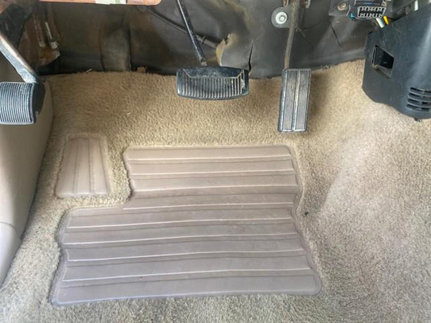1997 Dark Toreador Red (CC/Met) /Medium Prarie Tan Ford F-150 XLT 1 OWNER LOW MILES 74,027 (1FTDX17W5VK) with an 4.6L EFI OHC V8 Triton Engine engine, Automatic transmission, located at 4701 North Dixie Hwy, Pompano Beach, FL, 33064, (954) 422-2889, 26.240938, -80.123474 - OUR WEBPAGE FLORIDACARS1.COM HAS OVER 100 PHOTOS AND FREE CARFAX LINK 1997 FORD F-150 XLT VIN: 1FTDX17W5VKB56866 1 F T D X 1 7 W 5 V K B 5 6 8 6 6 3 DOOR EXTENDED CAB PICKUP 4.6L V8 F GASOLINE REAR WHEEL DRIVE Top Features Cloth Seats Tow Hitch Basic Features ABS Brakes AM/FM Stereo Air Conditioning - Photo#45
