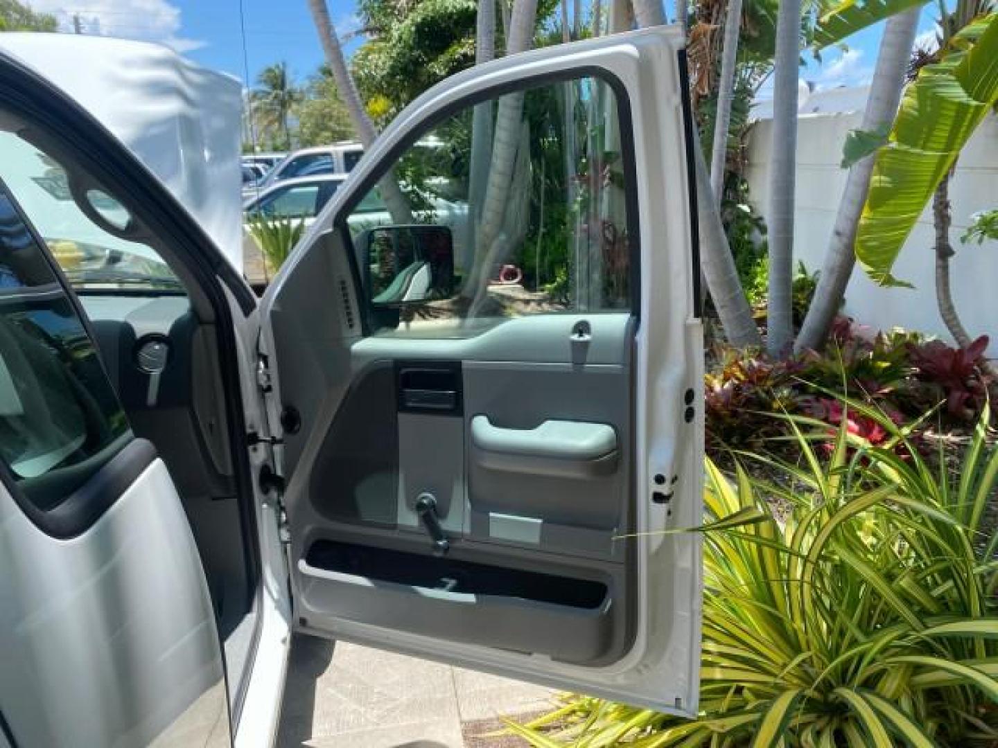 2005 Oxford White /Flint Ford F-150 XL 1 OWNER LOW MILES 23,679 (1FTRF12255N) with an 4.2L EFI V6 Engine engine, Automatic transmission, located at 4701 North Dixie Hwy, Pompano Beach, FL, 33064, (954) 422-2889, 26.240938, -80.123474 - OUR WEBPAGE FLORIDACARS1.COM HAS OVER 100 PHOTOS AND FREE CARFAX LINK 2005 FORD F-150 STX VIN:1FTRF12255NB53851 PICKUP 4.2L V6 F OHV GASOLINE REAR WHEEL DRIVE Top Features Vinyl Seats Basic Features ABS Brakes AM/FM Stereo Air Conditioning Automatic Transmission CD Audio Presenting one of the finest - Photo#11