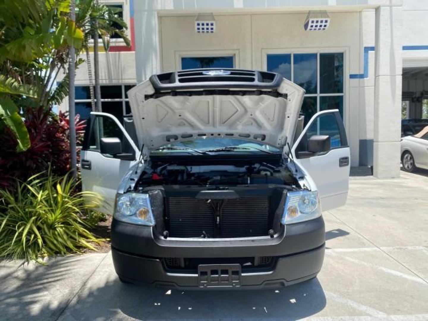 2005 Oxford White /Flint Ford F-150 XL 1 OWNER LOW MILES 23,679 (1FTRF12255N) with an 4.2L EFI V6 Engine engine, Automatic transmission, located at 4701 North Dixie Hwy, Pompano Beach, FL, 33064, (954) 422-2889, 26.240938, -80.123474 - OUR WEBPAGE FLORIDACARS1.COM HAS OVER 100 PHOTOS AND FREE CARFAX LINK 2005 FORD F-150 STX VIN:1FTRF12255NB53851 PICKUP 4.2L V6 F OHV GASOLINE REAR WHEEL DRIVE Top Features Vinyl Seats Basic Features ABS Brakes AM/FM Stereo Air Conditioning Automatic Transmission CD Audio Presenting one of the finest - Photo#16