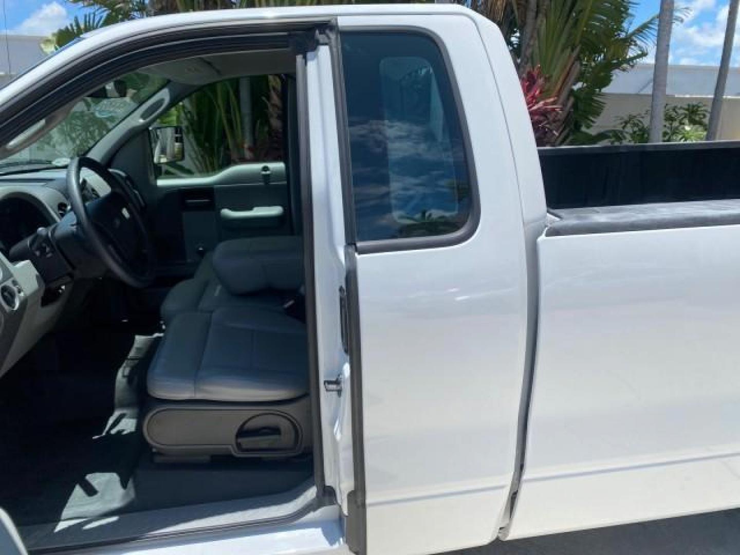 2005 Oxford White /Flint Ford F-150 XL 1 OWNER LOW MILES 23,679 (1FTRF12255N) with an 4.2L EFI V6 Engine engine, Automatic transmission, located at 4701 North Dixie Hwy, Pompano Beach, FL, 33064, (954) 422-2889, 26.240938, -80.123474 - OUR WEBPAGE FLORIDACARS1.COM HAS OVER 100 PHOTOS AND FREE CARFAX LINK 2005 FORD F-150 STX VIN:1FTRF12255NB53851 PICKUP 4.2L V6 F OHV GASOLINE REAR WHEEL DRIVE Top Features Vinyl Seats Basic Features ABS Brakes AM/FM Stereo Air Conditioning Automatic Transmission CD Audio Presenting one of the finest - Photo#56
