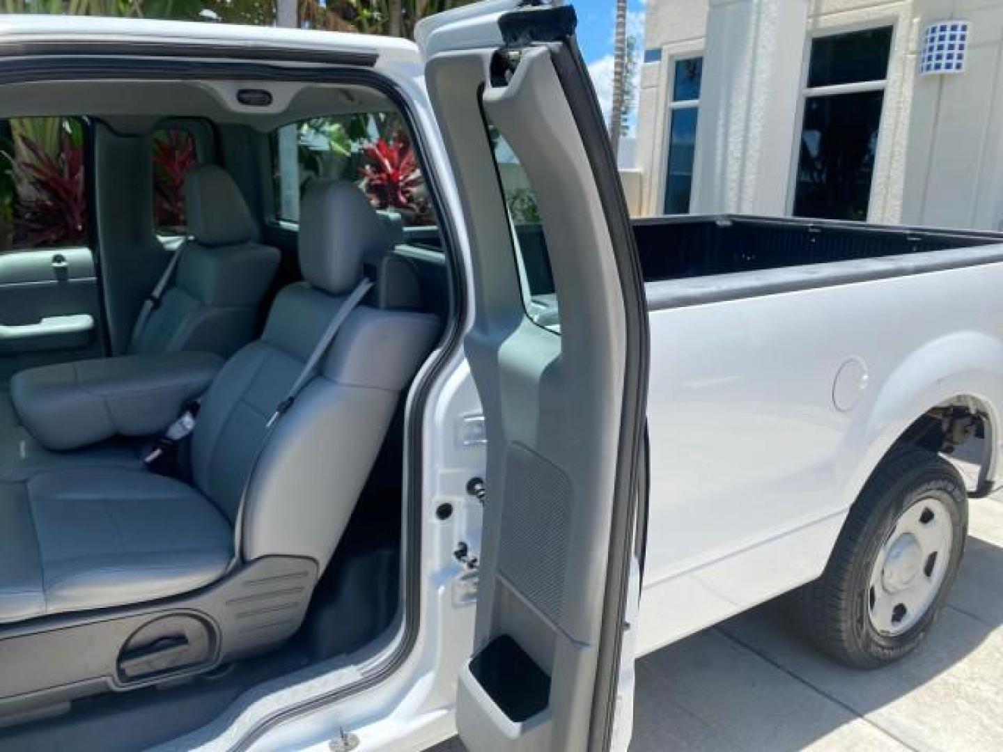 2005 Oxford White /Flint Ford F-150 XL 1 OWNER LOW MILES 23,679 (1FTRF12255N) with an 4.2L EFI V6 Engine engine, Automatic transmission, located at 4701 North Dixie Hwy, Pompano Beach, FL, 33064, (954) 422-2889, 26.240938, -80.123474 - OUR WEBPAGE FLORIDACARS1.COM HAS OVER 100 PHOTOS AND FREE CARFAX LINK 2005 FORD F-150 STX VIN:1FTRF12255NB53851 PICKUP 4.2L V6 F OHV GASOLINE REAR WHEEL DRIVE Top Features Vinyl Seats Basic Features ABS Brakes AM/FM Stereo Air Conditioning Automatic Transmission CD Audio Presenting one of the finest - Photo#57