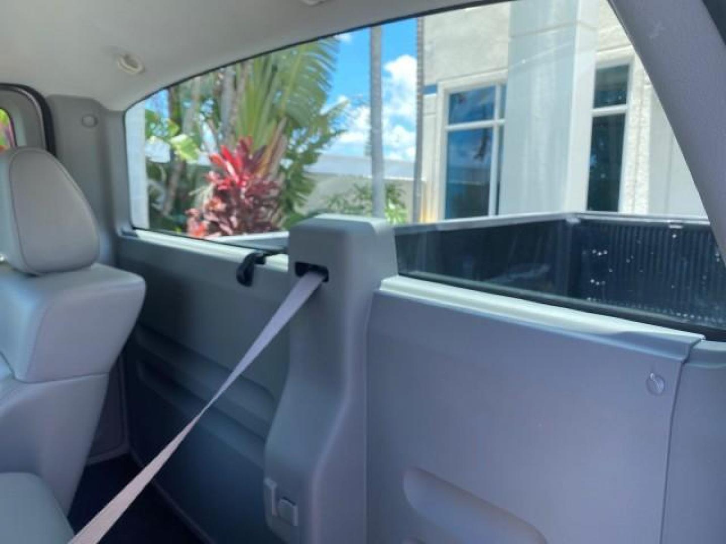 2005 Oxford White /Flint Ford F-150 XL 1 OWNER LOW MILES 23,679 (1FTRF12255N) with an 4.2L EFI V6 Engine engine, Automatic transmission, located at 4701 North Dixie Hwy, Pompano Beach, FL, 33064, (954) 422-2889, 26.240938, -80.123474 - OUR WEBPAGE FLORIDACARS1.COM HAS OVER 100 PHOTOS AND FREE CARFAX LINK 2005 FORD F-150 STX VIN:1FTRF12255NB53851 PICKUP 4.2L V6 F OHV GASOLINE REAR WHEEL DRIVE Top Features Vinyl Seats Basic Features ABS Brakes AM/FM Stereo Air Conditioning Automatic Transmission CD Audio Presenting one of the finest - Photo#60