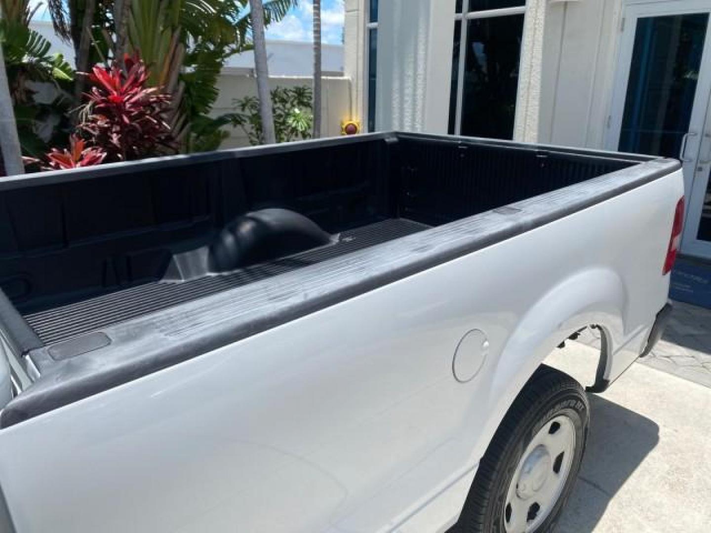 2005 Oxford White /Flint Ford F-150 XL 1 OWNER LOW MILES 23,679 (1FTRF12255N) with an 4.2L EFI V6 Engine engine, Automatic transmission, located at 4701 North Dixie Hwy, Pompano Beach, FL, 33064, (954) 422-2889, 26.240938, -80.123474 - OUR WEBPAGE FLORIDACARS1.COM HAS OVER 100 PHOTOS AND FREE CARFAX LINK 2005 FORD F-150 STX VIN:1FTRF12255NB53851 PICKUP 4.2L V6 F OHV GASOLINE REAR WHEEL DRIVE Top Features Vinyl Seats Basic Features ABS Brakes AM/FM Stereo Air Conditioning Automatic Transmission CD Audio Presenting one of the finest - Photo#62