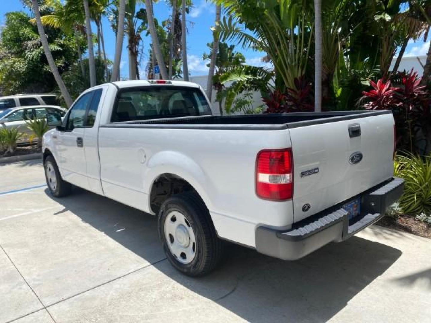 2005 Oxford White /Flint Ford F-150 XL 1 OWNER LOW MILES 23,679 (1FTRF12255N) with an 4.2L EFI V6 Engine engine, Automatic transmission, located at 4701 North Dixie Hwy, Pompano Beach, FL, 33064, (954) 422-2889, 26.240938, -80.123474 - OUR WEBPAGE FLORIDACARS1.COM HAS OVER 100 PHOTOS AND FREE CARFAX LINK 2005 FORD F-150 STX VIN:1FTRF12255NB53851 PICKUP 4.2L V6 F OHV GASOLINE REAR WHEEL DRIVE Top Features Vinyl Seats Basic Features ABS Brakes AM/FM Stereo Air Conditioning Automatic Transmission CD Audio Presenting one of the finest - Photo#70