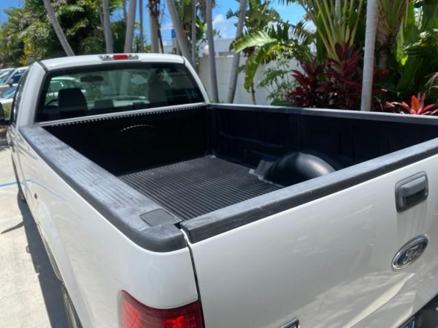 2005 Oxford White /Flint Ford F-150 XL 1 OWNER LOW MILES 23,679 (1FTRF12255N) with an 4.2L EFI V6 Engine engine, Automatic transmission, located at 4701 North Dixie Hwy, Pompano Beach, FL, 33064, (954) 422-2889, 26.240938, -80.123474 - OUR WEBPAGE FLORIDACARS1.COM HAS OVER 100 PHOTOS AND FREE CARFAX LINK 2005 FORD F-150 STX VIN:1FTRF12255NB53851 PICKUP 4.2L V6 F OHV GASOLINE REAR WHEEL DRIVE Top Features Vinyl Seats Basic Features ABS Brakes AM/FM Stereo Air Conditioning Automatic Transmission CD Audio Presenting one of the finest - Photo#71