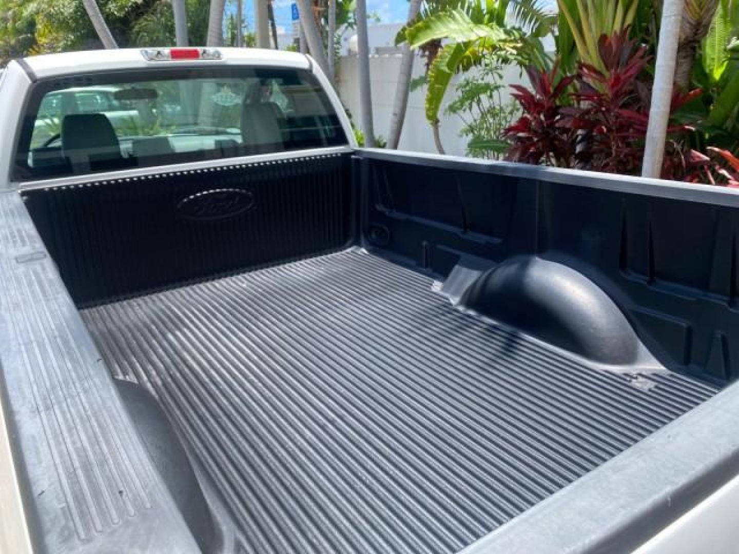 2005 Oxford White /Flint Ford F-150 XL 1 OWNER LOW MILES 23,679 (1FTRF12255N) with an 4.2L EFI V6 Engine engine, Automatic transmission, located at 4701 North Dixie Hwy, Pompano Beach, FL, 33064, (954) 422-2889, 26.240938, -80.123474 - OUR WEBPAGE FLORIDACARS1.COM HAS OVER 100 PHOTOS AND FREE CARFAX LINK 2005 FORD F-150 STX VIN:1FTRF12255NB53851 PICKUP 4.2L V6 F OHV GASOLINE REAR WHEEL DRIVE Top Features Vinyl Seats Basic Features ABS Brakes AM/FM Stereo Air Conditioning Automatic Transmission CD Audio Presenting one of the finest - Photo#72