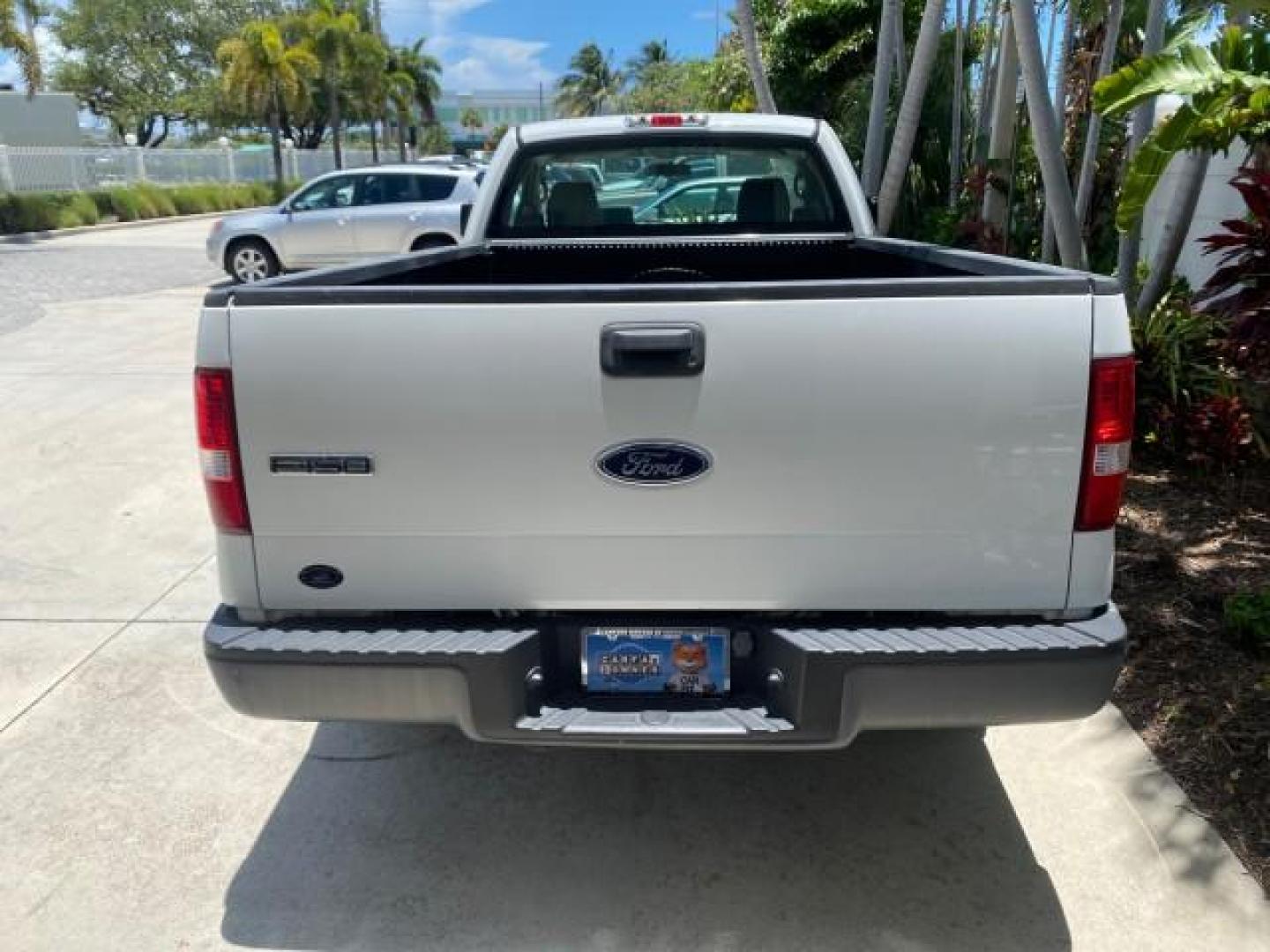 2005 Oxford White /Flint Ford F-150 XL 1 OWNER LOW MILES 23,679 (1FTRF12255N) with an 4.2L EFI V6 Engine engine, Automatic transmission, located at 4701 North Dixie Hwy, Pompano Beach, FL, 33064, (954) 422-2889, 26.240938, -80.123474 - OUR WEBPAGE FLORIDACARS1.COM HAS OVER 100 PHOTOS AND FREE CARFAX LINK 2005 FORD F-150 STX VIN:1FTRF12255NB53851 PICKUP 4.2L V6 F OHV GASOLINE REAR WHEEL DRIVE Top Features Vinyl Seats Basic Features ABS Brakes AM/FM Stereo Air Conditioning Automatic Transmission CD Audio Presenting one of the finest - Photo#76