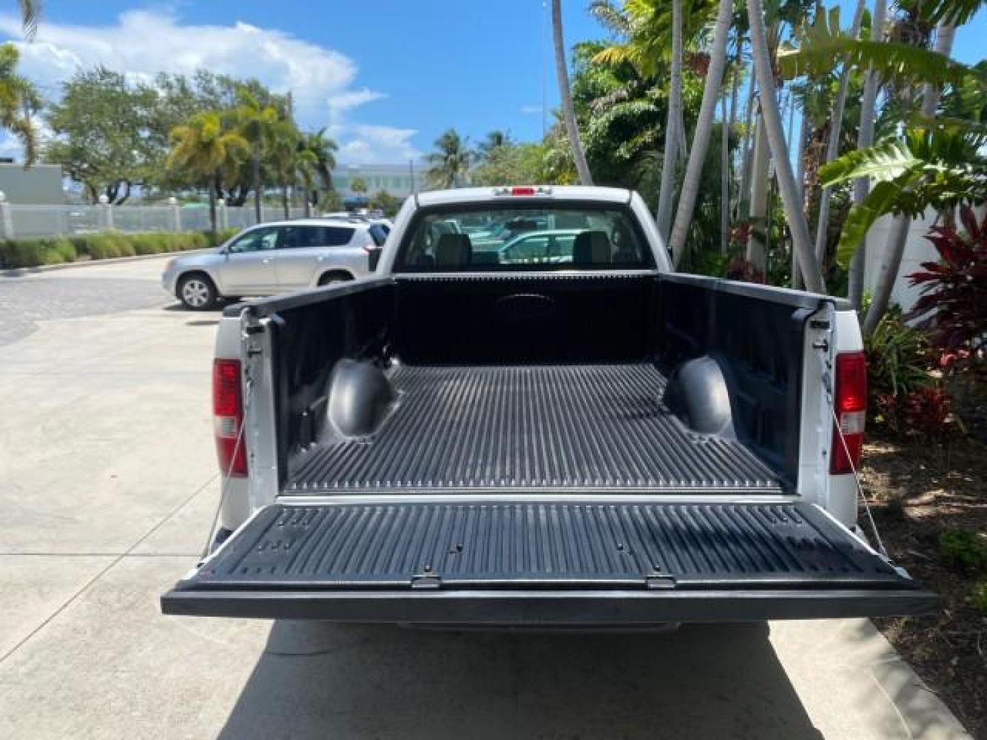 2005 Oxford White /Flint Ford F-150 XL 1 OWNER LOW MILES 23,679 (1FTRF12255N) with an 4.2L EFI V6 Engine engine, Automatic transmission, located at 4701 North Dixie Hwy, Pompano Beach, FL, 33064, (954) 422-2889, 26.240938, -80.123474 - OUR WEBPAGE FLORIDACARS1.COM HAS OVER 100 PHOTOS AND FREE CARFAX LINK 2005 FORD F-150 STX VIN:1FTRF12255NB53851 PICKUP 4.2L V6 F OHV GASOLINE REAR WHEEL DRIVE Top Features Vinyl Seats Basic Features ABS Brakes AM/FM Stereo Air Conditioning Automatic Transmission CD Audio Presenting one of the finest - Photo#78