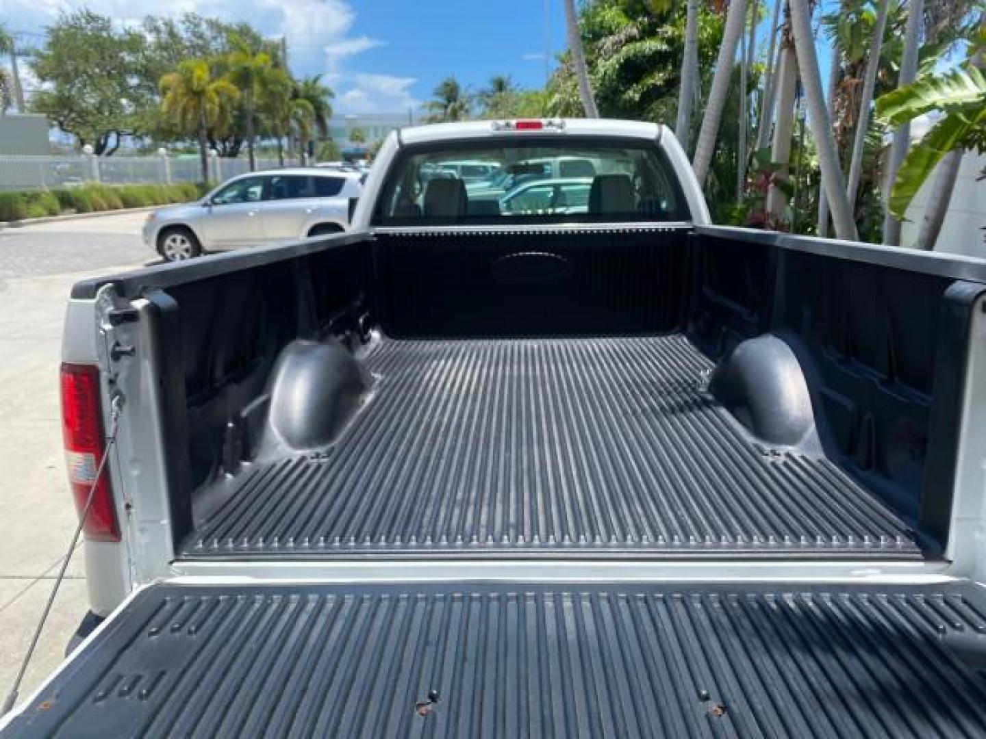 2005 Oxford White /Flint Ford F-150 XL 1 OWNER LOW MILES 23,679 (1FTRF12255N) with an 4.2L EFI V6 Engine engine, Automatic transmission, located at 4701 North Dixie Hwy, Pompano Beach, FL, 33064, (954) 422-2889, 26.240938, -80.123474 - OUR WEBPAGE FLORIDACARS1.COM HAS OVER 100 PHOTOS AND FREE CARFAX LINK 2005 FORD F-150 STX VIN:1FTRF12255NB53851 PICKUP 4.2L V6 F OHV GASOLINE REAR WHEEL DRIVE Top Features Vinyl Seats Basic Features ABS Brakes AM/FM Stereo Air Conditioning Automatic Transmission CD Audio Presenting one of the finest - Photo#79
