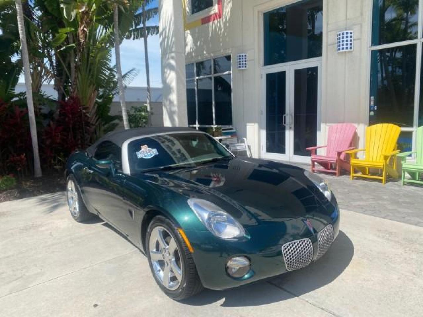 2006 Envious Emerald Green Met /Steel/Sand Pontiac Solstice 1 OWNER LOW MILES 17,744 (1G2MB35B76Y) with an Ecotec 2.4L DOHC 4-Cyl SFI Aluminum Engine engine, Manual transmission, located at 4701 North Dixie Hwy, Pompano Beach, FL, 33064, (954) 422-2889, 26.240938, -80.123474 - OUR WEBPAGE FLORIDACARS1.COM HAS OVER 100 PHOTOS AND FREE CARFAX LINK 2006 PONTIAC SOLSTICE VIN: 1G2MB35B76Y116186 1 G 2 M B 3 5 B 7 6 Y 1 1 6 1 8 6 CONVERTIBLE 2.4L I4 F DOHC GASOLINE REAR WHEEL DRIVE Top Features Alloy Wheels Bluetooth Technology Convenience Package Leather Seats Soft Top Basic Fe - Photo#1