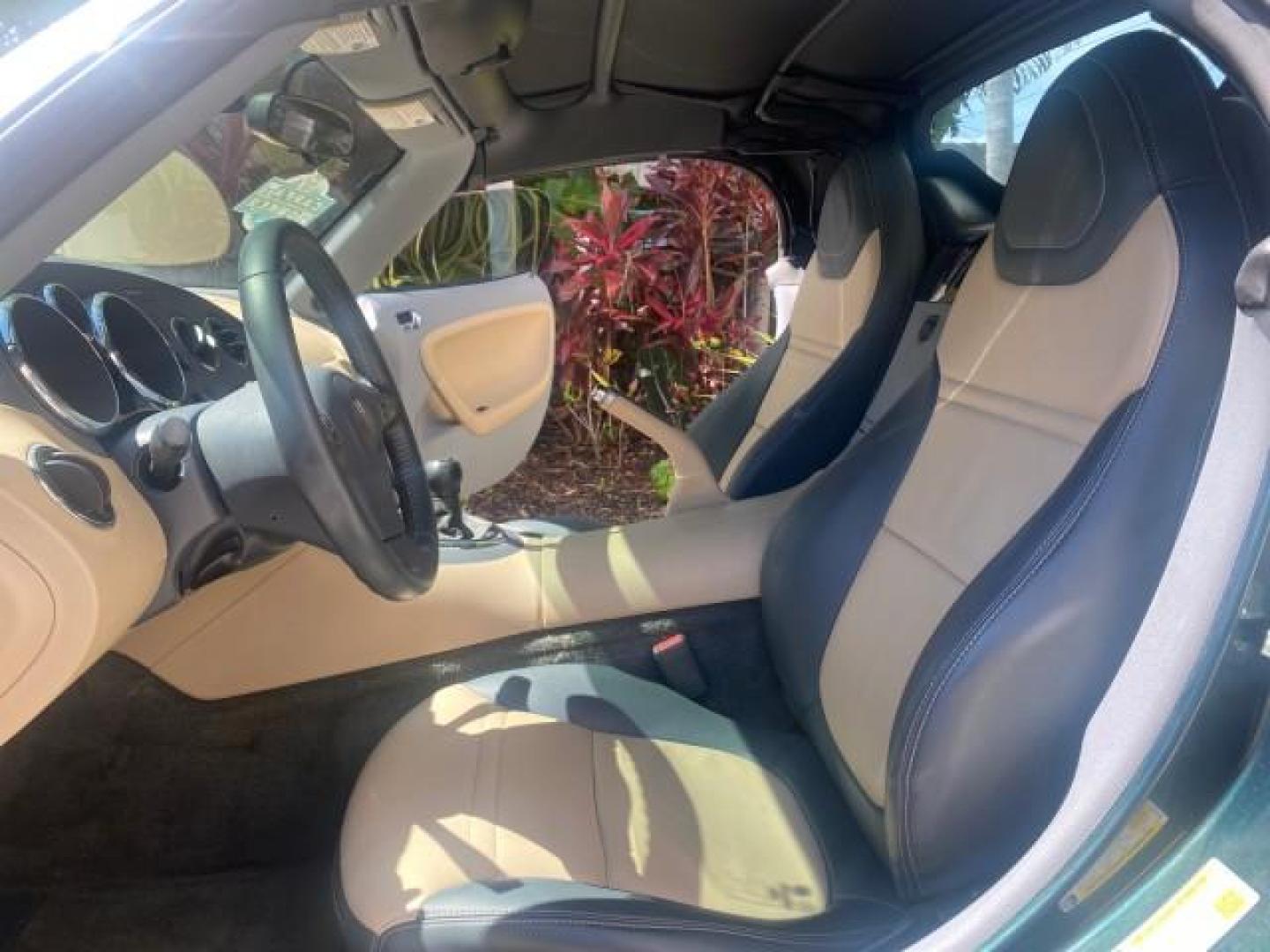 2006 Envious Emerald Green Met /Steel/Sand Pontiac Solstice 1 OWNER LOW MILES 17,744 (1G2MB35B76Y) with an Ecotec 2.4L DOHC 4-Cyl SFI Aluminum Engine engine, Manual transmission, located at 4701 North Dixie Hwy, Pompano Beach, FL, 33064, (954) 422-2889, 26.240938, -80.123474 - OUR WEBPAGE FLORIDACARS1.COM HAS OVER 100 PHOTOS AND FREE CARFAX LINK 2006 PONTIAC SOLSTICE VIN: 1G2MB35B76Y116186 1 G 2 M B 3 5 B 7 6 Y 1 1 6 1 8 6 CONVERTIBLE 2.4L I4 F DOHC GASOLINE REAR WHEEL DRIVE Top Features Alloy Wheels Bluetooth Technology Convenience Package Leather Seats Soft Top Basic Fe - Photo#10