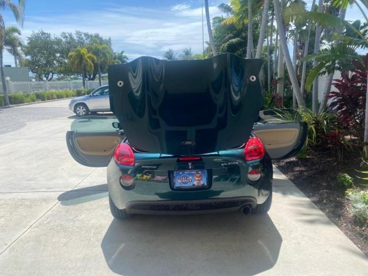 2006 Envious Emerald Green Met /Steel/Sand Pontiac Solstice 1 OWNER LOW MILES 17,744 (1G2MB35B76Y) with an Ecotec 2.4L DOHC 4-Cyl SFI Aluminum Engine engine, Manual transmission, located at 4701 North Dixie Hwy, Pompano Beach, FL, 33064, (954) 422-2889, 26.240938, -80.123474 - OUR WEBPAGE FLORIDACARS1.COM HAS OVER 100 PHOTOS AND FREE CARFAX LINK 2006 PONTIAC SOLSTICE VIN: 1G2MB35B76Y116186 1 G 2 M B 3 5 B 7 6 Y 1 1 6 1 8 6 CONVERTIBLE 2.4L I4 F DOHC GASOLINE REAR WHEEL DRIVE Top Features Alloy Wheels Bluetooth Technology Convenience Package Leather Seats Soft Top Basic Fe - Photo#15