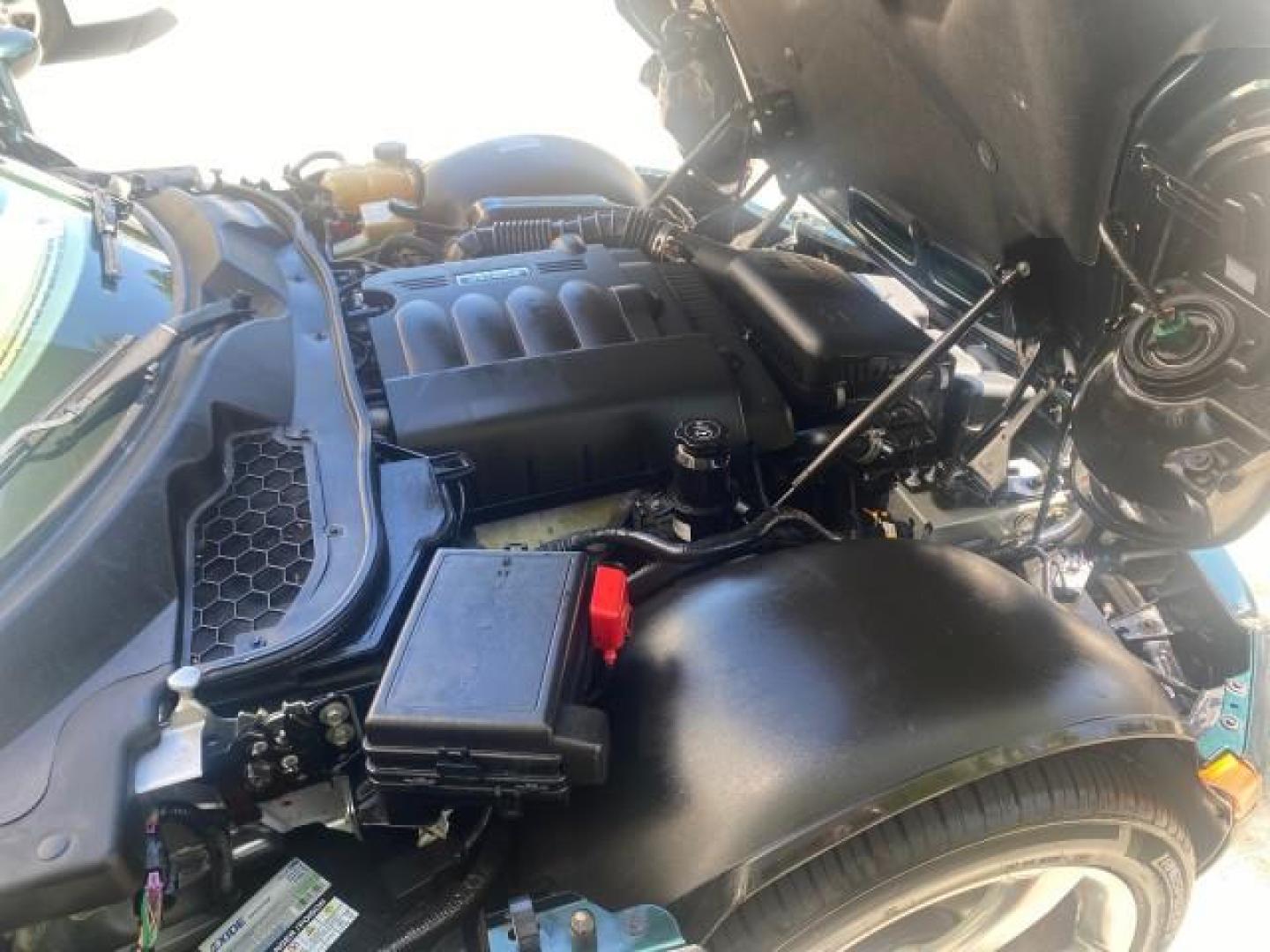 2006 Envious Emerald Green Met /Steel/Sand Pontiac Solstice 1 OWNER LOW MILES 17,744 (1G2MB35B76Y) with an Ecotec 2.4L DOHC 4-Cyl SFI Aluminum Engine engine, Manual transmission, located at 4701 North Dixie Hwy, Pompano Beach, FL, 33064, (954) 422-2889, 26.240938, -80.123474 - OUR WEBPAGE FLORIDACARS1.COM HAS OVER 100 PHOTOS AND FREE CARFAX LINK 2006 PONTIAC SOLSTICE VIN: 1G2MB35B76Y116186 1 G 2 M B 3 5 B 7 6 Y 1 1 6 1 8 6 CONVERTIBLE 2.4L I4 F DOHC GASOLINE REAR WHEEL DRIVE Top Features Alloy Wheels Bluetooth Technology Convenience Package Leather Seats Soft Top Basic Fe - Photo#17