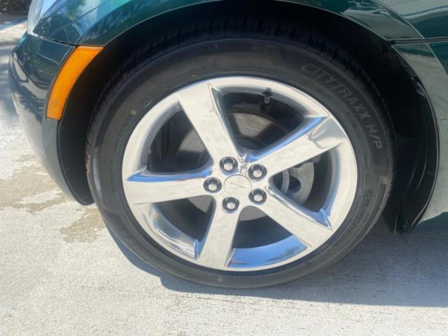 2006 Envious Emerald Green Met /Steel/Sand Pontiac Solstice 1 OWNER LOW MILES 17,744 (1G2MB35B76Y) with an Ecotec 2.4L DOHC 4-Cyl SFI Aluminum Engine engine, Manual transmission, located at 4701 North Dixie Hwy, Pompano Beach, FL, 33064, (954) 422-2889, 26.240938, -80.123474 - OUR WEBPAGE FLORIDACARS1.COM HAS OVER 100 PHOTOS AND FREE CARFAX LINK 2006 PONTIAC SOLSTICE VIN: 1G2MB35B76Y116186 1 G 2 M B 3 5 B 7 6 Y 1 1 6 1 8 6 CONVERTIBLE 2.4L I4 F DOHC GASOLINE REAR WHEEL DRIVE Top Features Alloy Wheels Bluetooth Technology Convenience Package Leather Seats Soft Top Basic Fe - Photo#19