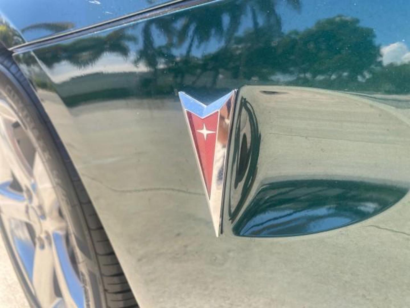 2006 Envious Emerald Green Met /Steel/Sand Pontiac Solstice 1 OWNER LOW MILES 17,744 (1G2MB35B76Y) with an Ecotec 2.4L DOHC 4-Cyl SFI Aluminum Engine engine, Manual transmission, located at 4701 North Dixie Hwy, Pompano Beach, FL, 33064, (954) 422-2889, 26.240938, -80.123474 - OUR WEBPAGE FLORIDACARS1.COM HAS OVER 100 PHOTOS AND FREE CARFAX LINK 2006 PONTIAC SOLSTICE VIN: 1G2MB35B76Y116186 1 G 2 M B 3 5 B 7 6 Y 1 1 6 1 8 6 CONVERTIBLE 2.4L I4 F DOHC GASOLINE REAR WHEEL DRIVE Top Features Alloy Wheels Bluetooth Technology Convenience Package Leather Seats Soft Top Basic Fe - Photo#29