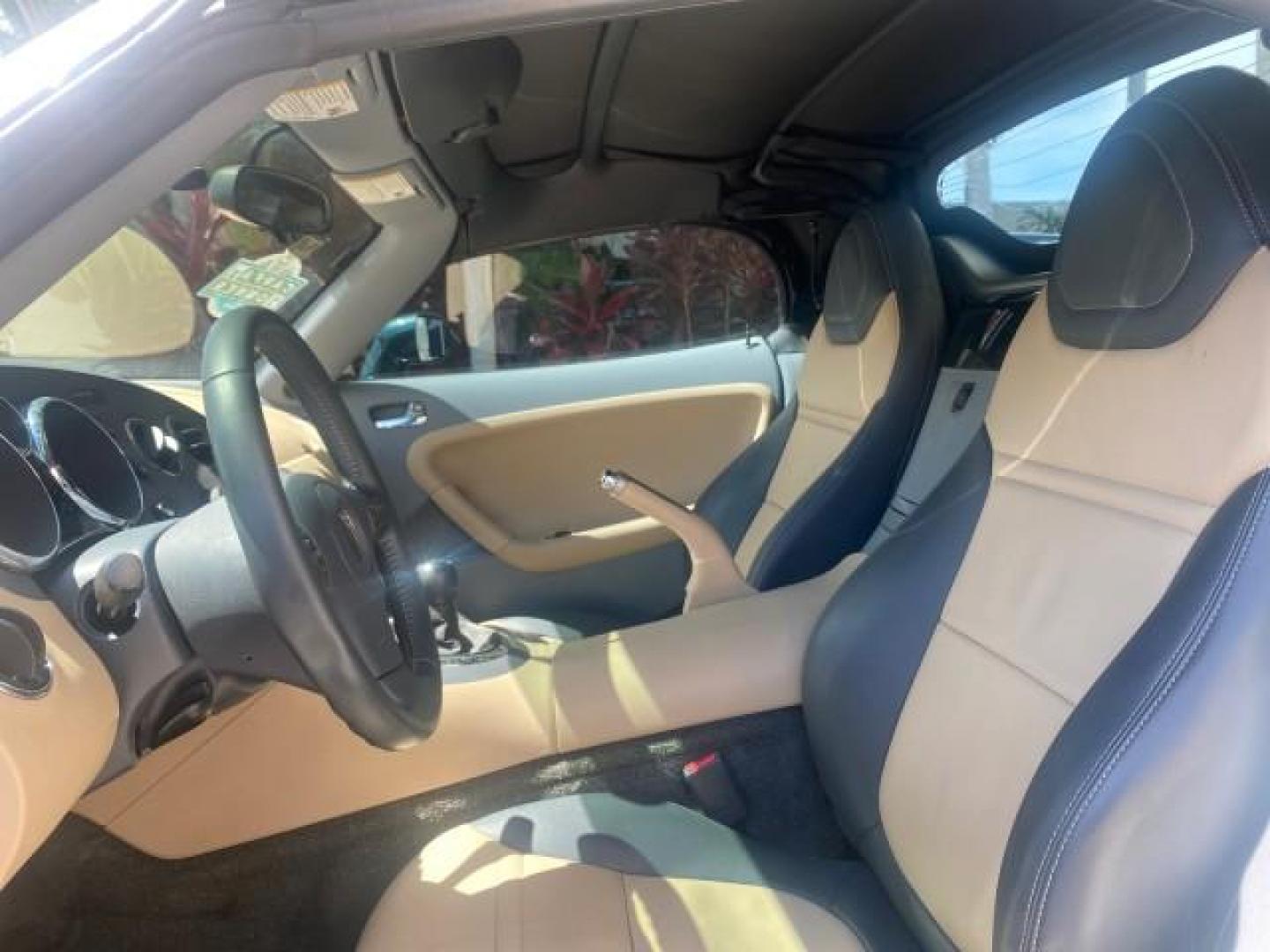 2006 Envious Emerald Green Met /Steel/Sand Pontiac Solstice 1 OWNER LOW MILES 17,744 (1G2MB35B76Y) with an Ecotec 2.4L DOHC 4-Cyl SFI Aluminum Engine engine, Manual transmission, located at 4701 North Dixie Hwy, Pompano Beach, FL, 33064, (954) 422-2889, 26.240938, -80.123474 - OUR WEBPAGE FLORIDACARS1.COM HAS OVER 100 PHOTOS AND FREE CARFAX LINK 2006 PONTIAC SOLSTICE VIN: 1G2MB35B76Y116186 1 G 2 M B 3 5 B 7 6 Y 1 1 6 1 8 6 CONVERTIBLE 2.4L I4 F DOHC GASOLINE REAR WHEEL DRIVE Top Features Alloy Wheels Bluetooth Technology Convenience Package Leather Seats Soft Top Basic Fe - Photo#34