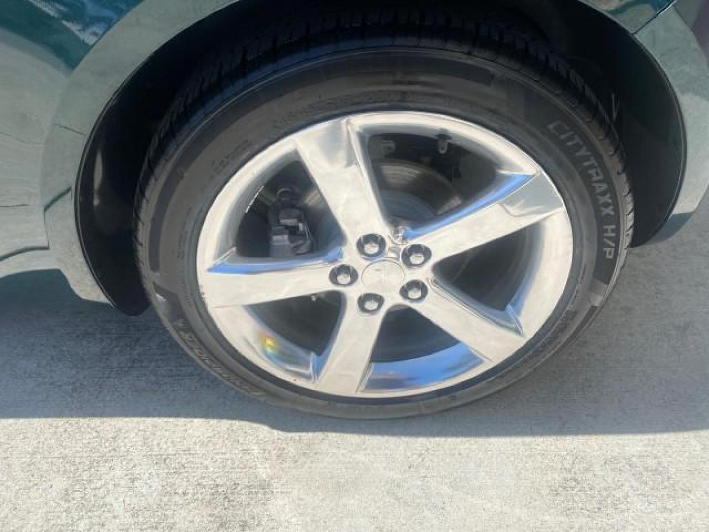 2006 Envious Emerald Green Met /Steel/Sand Pontiac Solstice 1 OWNER LOW MILES 17,744 (1G2MB35B76Y) with an Ecotec 2.4L DOHC 4-Cyl SFI Aluminum Engine engine, Manual transmission, located at 4701 North Dixie Hwy, Pompano Beach, FL, 33064, (954) 422-2889, 26.240938, -80.123474 - OUR WEBPAGE FLORIDACARS1.COM HAS OVER 100 PHOTOS AND FREE CARFAX LINK 2006 PONTIAC SOLSTICE VIN: 1G2MB35B76Y116186 1 G 2 M B 3 5 B 7 6 Y 1 1 6 1 8 6 CONVERTIBLE 2.4L I4 F DOHC GASOLINE REAR WHEEL DRIVE Top Features Alloy Wheels Bluetooth Technology Convenience Package Leather Seats Soft Top Basic Fe - Photo#62