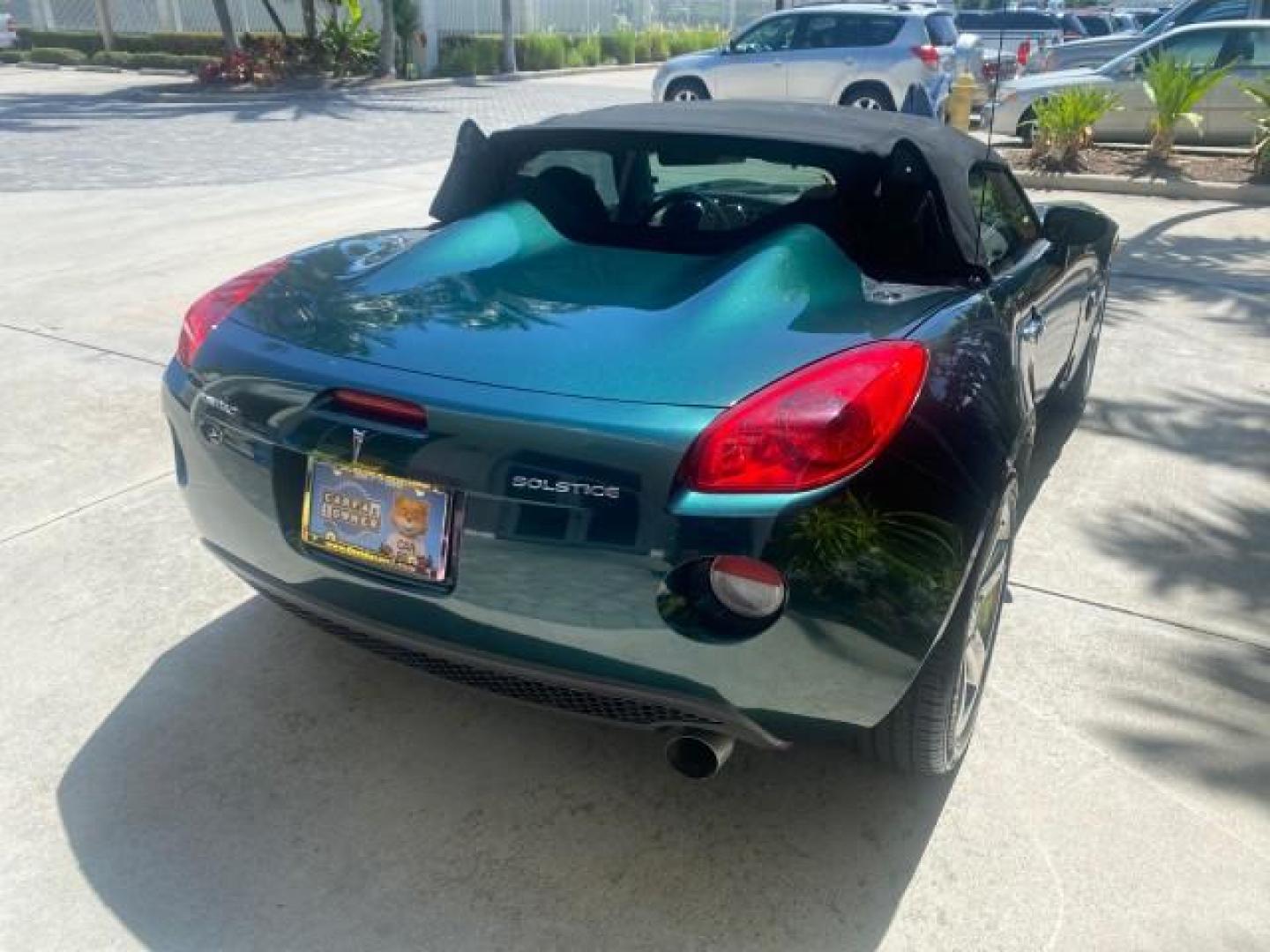 2006 Envious Emerald Green Met /Steel/Sand Pontiac Solstice 1 OWNER LOW MILES 17,744 (1G2MB35B76Y) with an Ecotec 2.4L DOHC 4-Cyl SFI Aluminum Engine engine, Manual transmission, located at 4701 North Dixie Hwy, Pompano Beach, FL, 33064, (954) 422-2889, 26.240938, -80.123474 - OUR WEBPAGE FLORIDACARS1.COM HAS OVER 100 PHOTOS AND FREE CARFAX LINK 2006 PONTIAC SOLSTICE VIN: 1G2MB35B76Y116186 1 G 2 M B 3 5 B 7 6 Y 1 1 6 1 8 6 CONVERTIBLE 2.4L I4 F DOHC GASOLINE REAR WHEEL DRIVE Top Features Alloy Wheels Bluetooth Technology Convenience Package Leather Seats Soft Top Basic Fe - Photo#67
