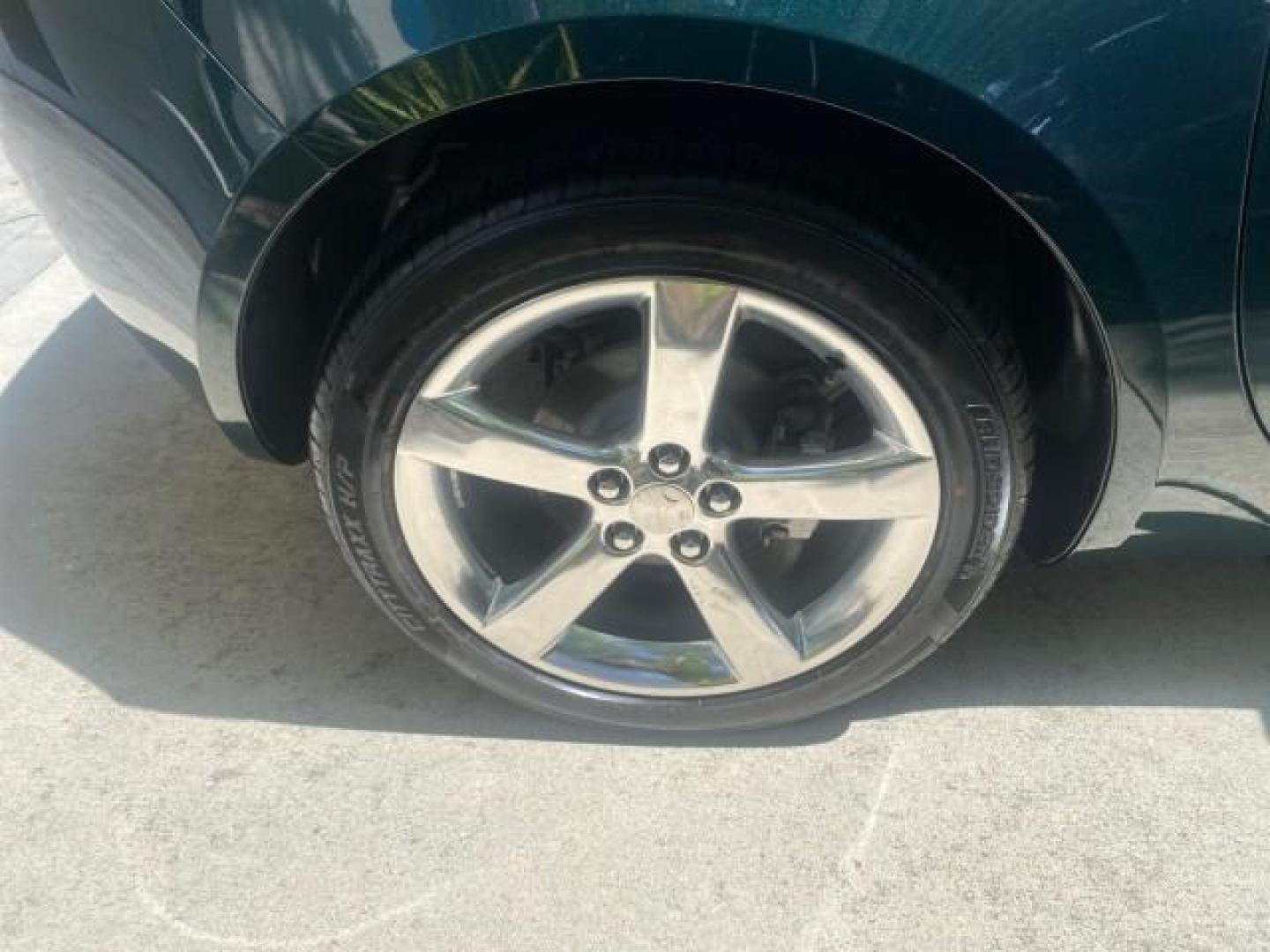 2006 Envious Emerald Green Met /Steel/Sand Pontiac Solstice 1 OWNER LOW MILES 17,744 (1G2MB35B76Y) with an Ecotec 2.4L DOHC 4-Cyl SFI Aluminum Engine engine, Manual transmission, located at 4701 North Dixie Hwy, Pompano Beach, FL, 33064, (954) 422-2889, 26.240938, -80.123474 - OUR WEBPAGE FLORIDACARS1.COM HAS OVER 100 PHOTOS AND FREE CARFAX LINK 2006 PONTIAC SOLSTICE VIN: 1G2MB35B76Y116186 1 G 2 M B 3 5 B 7 6 Y 1 1 6 1 8 6 CONVERTIBLE 2.4L I4 F DOHC GASOLINE REAR WHEEL DRIVE Top Features Alloy Wheels Bluetooth Technology Convenience Package Leather Seats Soft Top Basic Fe - Photo#74