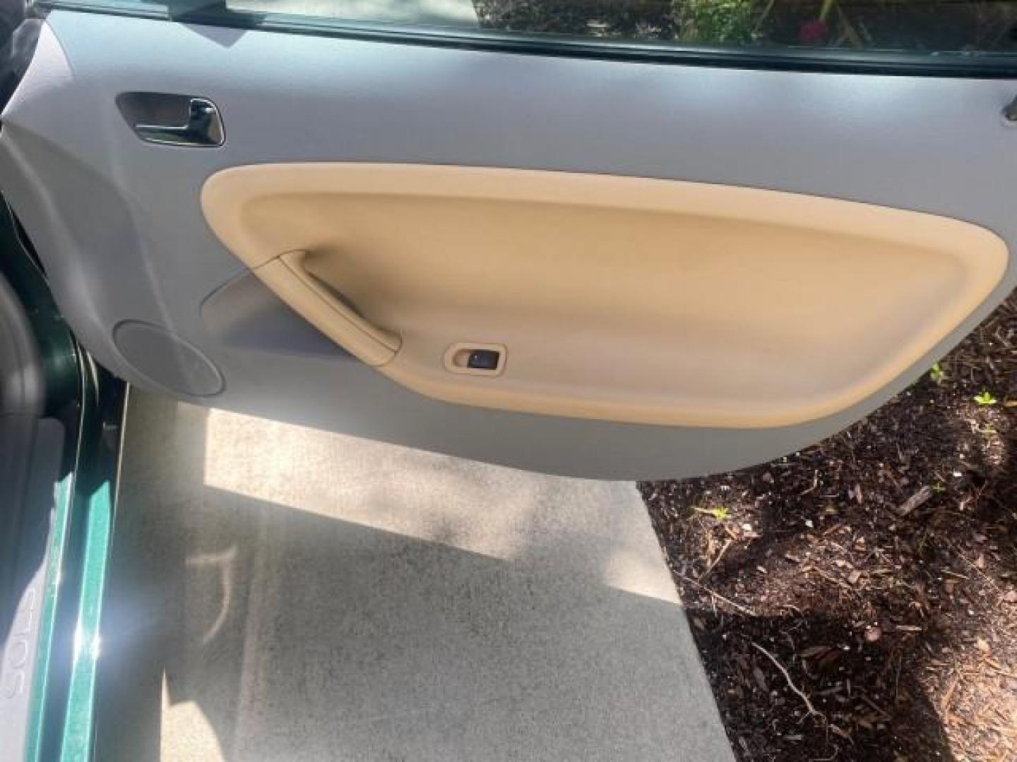 2006 Envious Emerald Green Met /Steel/Sand Pontiac Solstice 1 OWNER LOW MILES 17,744 (1G2MB35B76Y) with an Ecotec 2.4L DOHC 4-Cyl SFI Aluminum Engine engine, Manual transmission, located at 4701 North Dixie Hwy, Pompano Beach, FL, 33064, (954) 422-2889, 26.240938, -80.123474 - OUR WEBPAGE FLORIDACARS1.COM HAS OVER 100 PHOTOS AND FREE CARFAX LINK 2006 PONTIAC SOLSTICE VIN: 1G2MB35B76Y116186 1 G 2 M B 3 5 B 7 6 Y 1 1 6 1 8 6 CONVERTIBLE 2.4L I4 F DOHC GASOLINE REAR WHEEL DRIVE Top Features Alloy Wheels Bluetooth Technology Convenience Package Leather Seats Soft Top Basic Fe - Photo#78