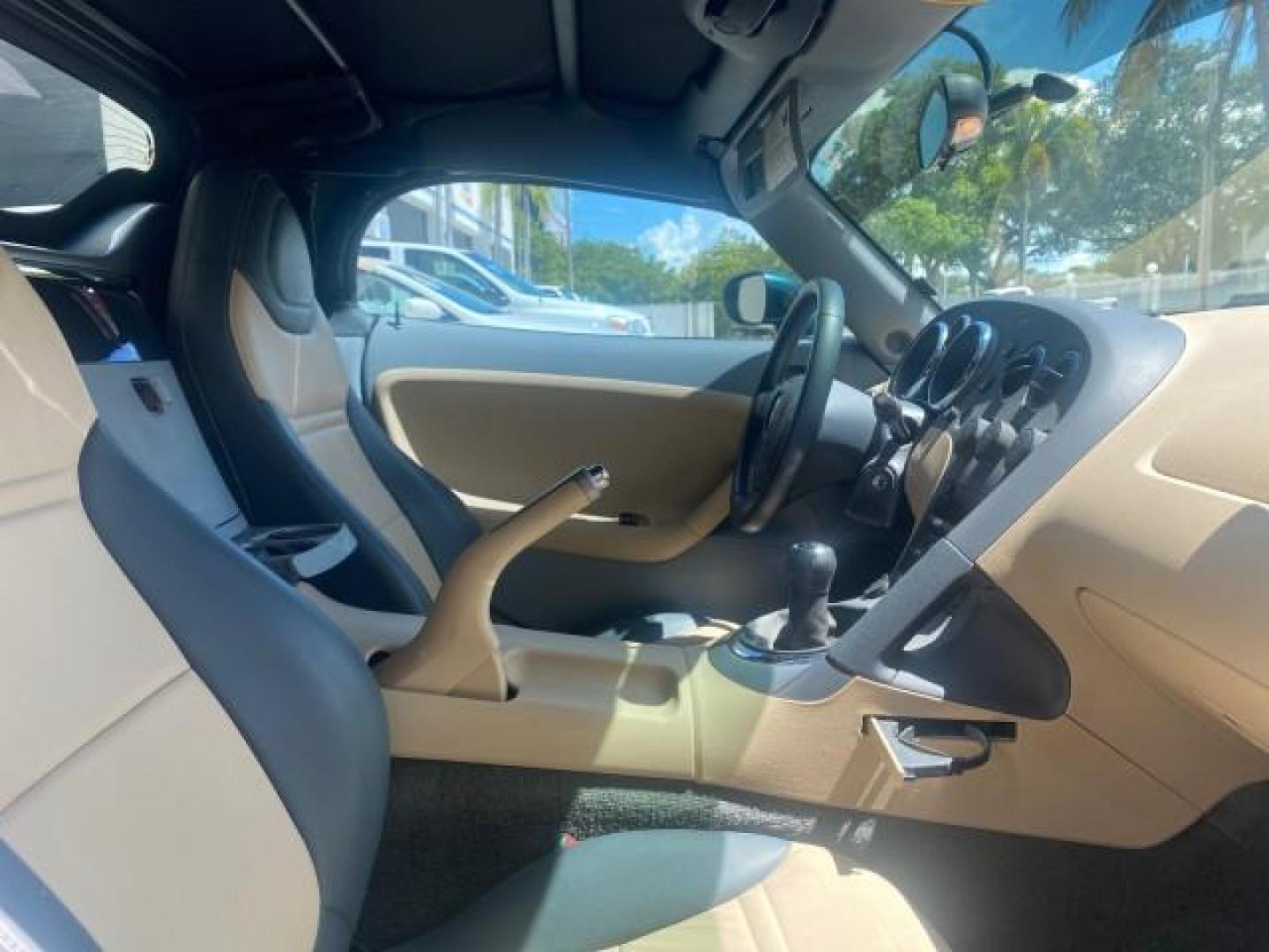 2006 Envious Emerald Green Met /Steel/Sand Pontiac Solstice 1 OWNER LOW MILES 17,744 (1G2MB35B76Y) with an Ecotec 2.4L DOHC 4-Cyl SFI Aluminum Engine engine, Manual transmission, located at 4701 North Dixie Hwy, Pompano Beach, FL, 33064, (954) 422-2889, 26.240938, -80.123474 - OUR WEBPAGE FLORIDACARS1.COM HAS OVER 100 PHOTOS AND FREE CARFAX LINK 2006 PONTIAC SOLSTICE VIN: 1G2MB35B76Y116186 1 G 2 M B 3 5 B 7 6 Y 1 1 6 1 8 6 CONVERTIBLE 2.4L I4 F DOHC GASOLINE REAR WHEEL DRIVE Top Features Alloy Wheels Bluetooth Technology Convenience Package Leather Seats Soft Top Basic Fe - Photo#83