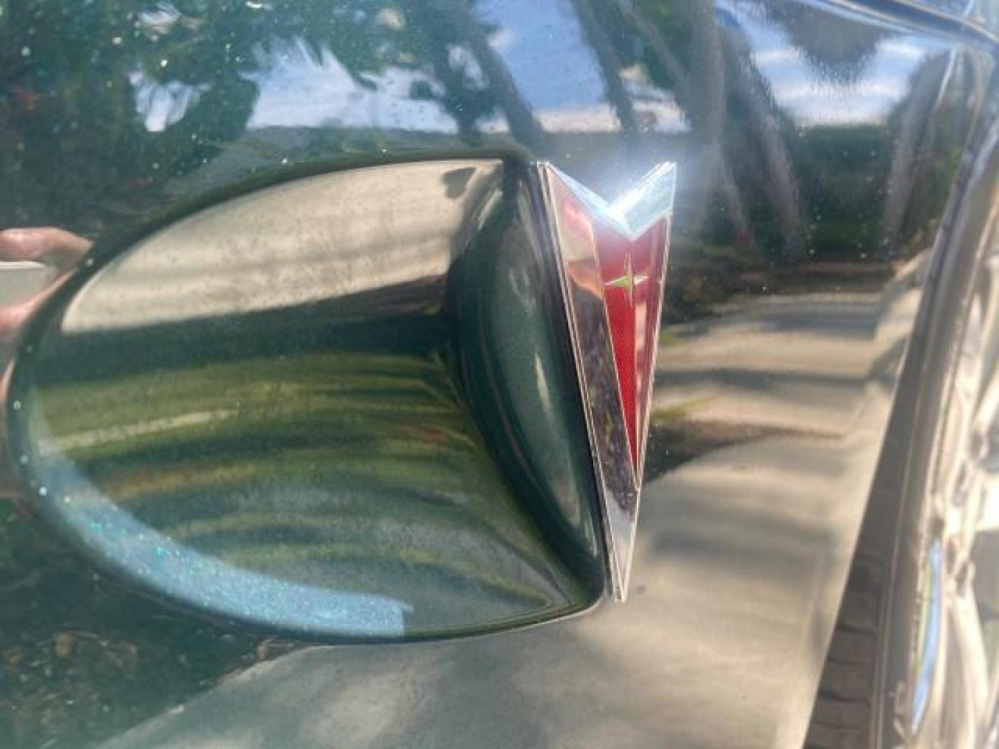 2006 Envious Emerald Green Met /Steel/Sand Pontiac Solstice 1 OWNER LOW MILES 17,744 (1G2MB35B76Y) with an Ecotec 2.4L DOHC 4-Cyl SFI Aluminum Engine engine, Manual transmission, located at 4701 North Dixie Hwy, Pompano Beach, FL, 33064, (954) 422-2889, 26.240938, -80.123474 - OUR WEBPAGE FLORIDACARS1.COM HAS OVER 100 PHOTOS AND FREE CARFAX LINK 2006 PONTIAC SOLSTICE VIN: 1G2MB35B76Y116186 1 G 2 M B 3 5 B 7 6 Y 1 1 6 1 8 6 CONVERTIBLE 2.4L I4 F DOHC GASOLINE REAR WHEEL DRIVE Top Features Alloy Wheels Bluetooth Technology Convenience Package Leather Seats Soft Top Basic Fe - Photo#91