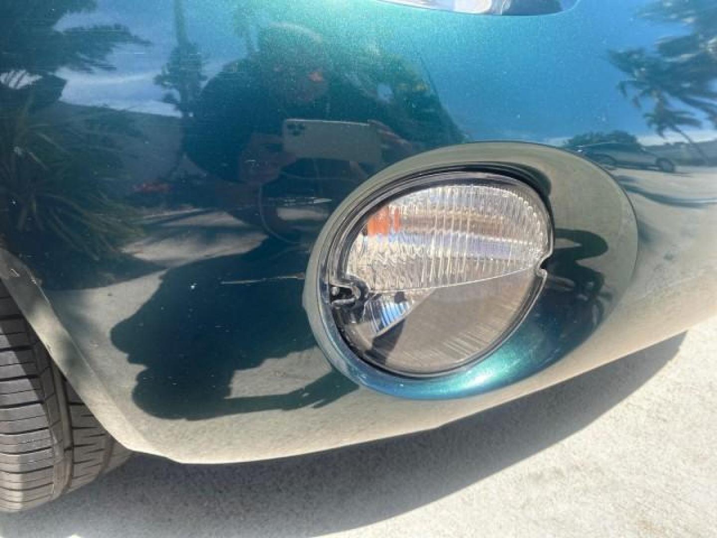 2006 Envious Emerald Green Met /Steel/Sand Pontiac Solstice 1 OWNER LOW MILES 17,744 (1G2MB35B76Y) with an Ecotec 2.4L DOHC 4-Cyl SFI Aluminum Engine engine, Manual transmission, located at 4701 North Dixie Hwy, Pompano Beach, FL, 33064, (954) 422-2889, 26.240938, -80.123474 - OUR WEBPAGE FLORIDACARS1.COM HAS OVER 100 PHOTOS AND FREE CARFAX LINK 2006 PONTIAC SOLSTICE VIN: 1G2MB35B76Y116186 1 G 2 M B 3 5 B 7 6 Y 1 1 6 1 8 6 CONVERTIBLE 2.4L I4 F DOHC GASOLINE REAR WHEEL DRIVE Top Features Alloy Wheels Bluetooth Technology Convenience Package Leather Seats Soft Top Basic Fe - Photo#97