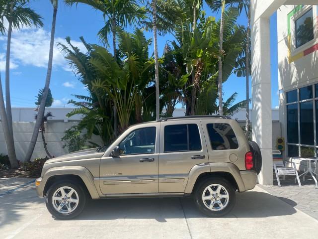 2003 Light Khaki Metallic /Dark Slate Gray Jeep Liberty Limited 1 OWNER LOW MILES 71,151 (1J4GK58KX3W) with an 3.7L V6 Engine engine, Automatic transmission, located at 4701 North Dixie Hwy, Pompano Beach, FL, 33064, (954) 422-2889, 26.240938, -80.123474 - OUR WEBPAGE FLORIDACARS1.COM HAS OVER 100 PHOTOS AND FREE CARFAX LINK 2003 JEEP LIBERTY LIMITED VIN: 1J4GK58KX3W598220 1 J 4 G K 5 8 K X 3 W 5 9 8 2 2 0 4 DOOR WAGON/SPORT UTILITY 3.7L V6 F GASOLINE REAR WHEEL DRIVE Top Features Alloy Wheels Leather Seats Tow Hitch Basic Features AM/FM Stereo Air Co - Photo#4