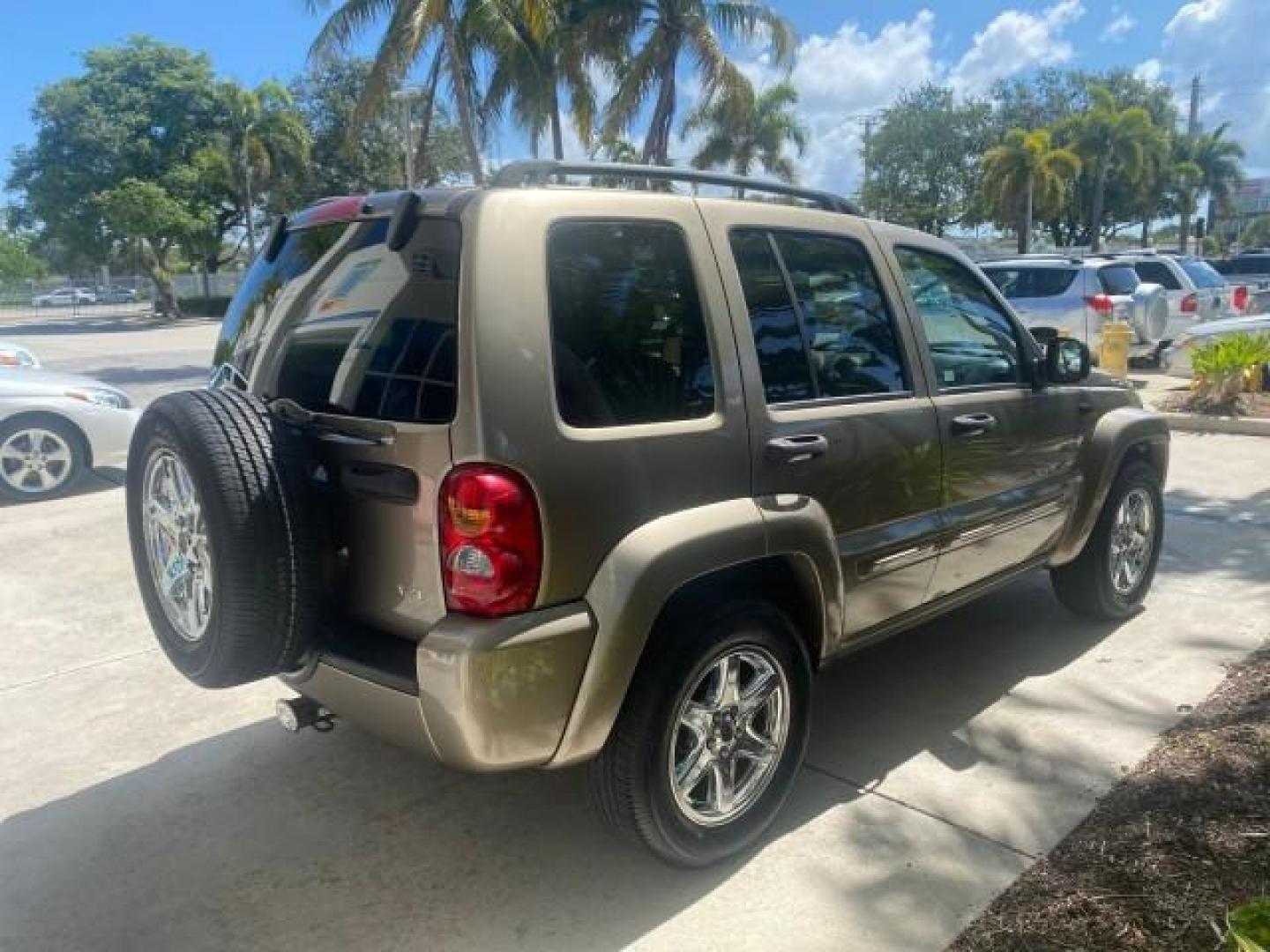 2003 Cactus Green Pearl Coat /Dark Slate Gray Jeep Liberty Limited 1 OWNER LOW MILES 71,149 (1J4GK58KX3W) with an 3.7L V6 Engine engine, Automatic transmission, located at 4701 North Dixie Hwy, Pompano Beach, FL, 33064, (954) 422-2889, 26.240938, -80.123474 - OUR WEBPAGE FLORIDACARS1.COM HAS OVER 100 PHOTOS AND FREE CARFAX LINK 2003 JEEP LIBERTY LIMITED VIN: 1J4GK58KX3W598220 1 J 4 G K 5 8 K X 3 W 5 9 8 2 2 0 4 DOOR WAGON/SPORT UTILITY 3.7L V6 F GASOLINE REAR WHEEL DRIVE Top Features Alloy Wheels Leather Seats Tow Hitch Basic Features AM/FM Stereo Air Co - Photo#7