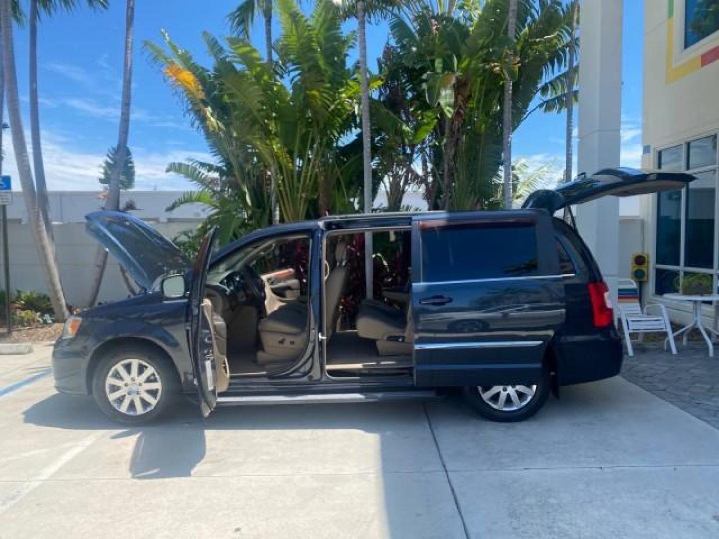 2014 Brilliant Black Crystal Pearlcoa /Dk Frost Beige/Med Beige Chrysler Town and Country Touring 1 OWNER LOW MILES 65,691 (2C4RC1BG1ER) with an 3.6L V6 Cylinder Engine engine, Automatic transmission, located at 4701 North Dixie Hwy, Pompano Beach, FL, 33064, (954) 422-2889, 26.240938, -80.123474 - OUR WEBPAGE FLORIDACARS1.COM HAS OVER 100 PHOTOS AND FREE CARFAX LINK 2014 CHRYSLER TOWN AND COUNTRY TOURING VIN: 2C4RC1BG1ER374547 2 C 4 R C 1 B G 1 E R 3 7 4 5 4 7 VAN 3.6L V6 F DOHC 24V GASOLINE FRONT WHEEL DRIVE Top Features Alloy Wheels Anniversary Edition Blind Spot Monitor Bluetooth Technolog - Photo#8