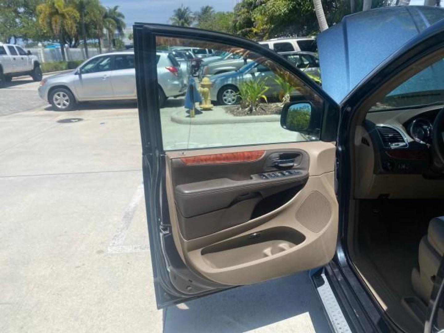 2014 Brilliant Black Crystal Pearlcoa /Dk Frost Beige/Med Beige Chrysler Town and Country Touring 1 OWNER LOW MILES 65,691 (2C4RC1BG1ER) with an 3.6L V6 Cylinder Engine engine, Automatic transmission, located at 4701 North Dixie Hwy, Pompano Beach, FL, 33064, (954) 422-2889, 26.240938, -80.123474 - OUR WEBPAGE FLORIDACARS1.COM HAS OVER 100 PHOTOS AND FREE CARFAX LINK 2014 CHRYSLER TOWN AND COUNTRY TOURING VIN: 2C4RC1BG1ER374547 2 C 4 R C 1 B G 1 E R 3 7 4 5 4 7 VAN 3.6L V6 F DOHC 24V GASOLINE FRONT WHEEL DRIVE Top Features Alloy Wheels Anniversary Edition Blind Spot Monitor Bluetooth Technolog - Photo#9