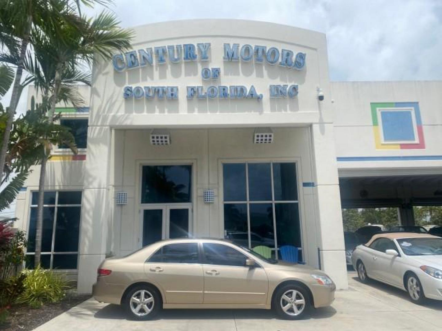 2004 Graphite Pearl /Ivory Honda Accord Sdn EX 1 OWNER LOW MILES 63,652 (1HGCM56614A) with an 2.4L DOHC MPFI 16-Valve i-VTEC I4 Engine engine, Automatic transmission, located at 4701 North Dixie Hwy, Pompano Beach, FL, 33064, (954) 422-2889, 26.240938, -80.123474 - OUR WEBPAGE FLORIDACARS1.COM HAS OVER 100 PHOTOS AND FREE CARFAX LINK 2004 HONDA ACCORD EX VIN: 1HGCM56614A033648 1 H G C M 5 6 6 1 4 A 0 3 3 6 4 8 SEDAN 4 DR 2.4L I4 F DOHC GASOLINE FRONT WHEEL DRIVE Top Features Alloy Wheels Cloth Seats Sunroof(s) Basic Features ABS Brakes AM/FM Stereo Air Conditi - Photo#0