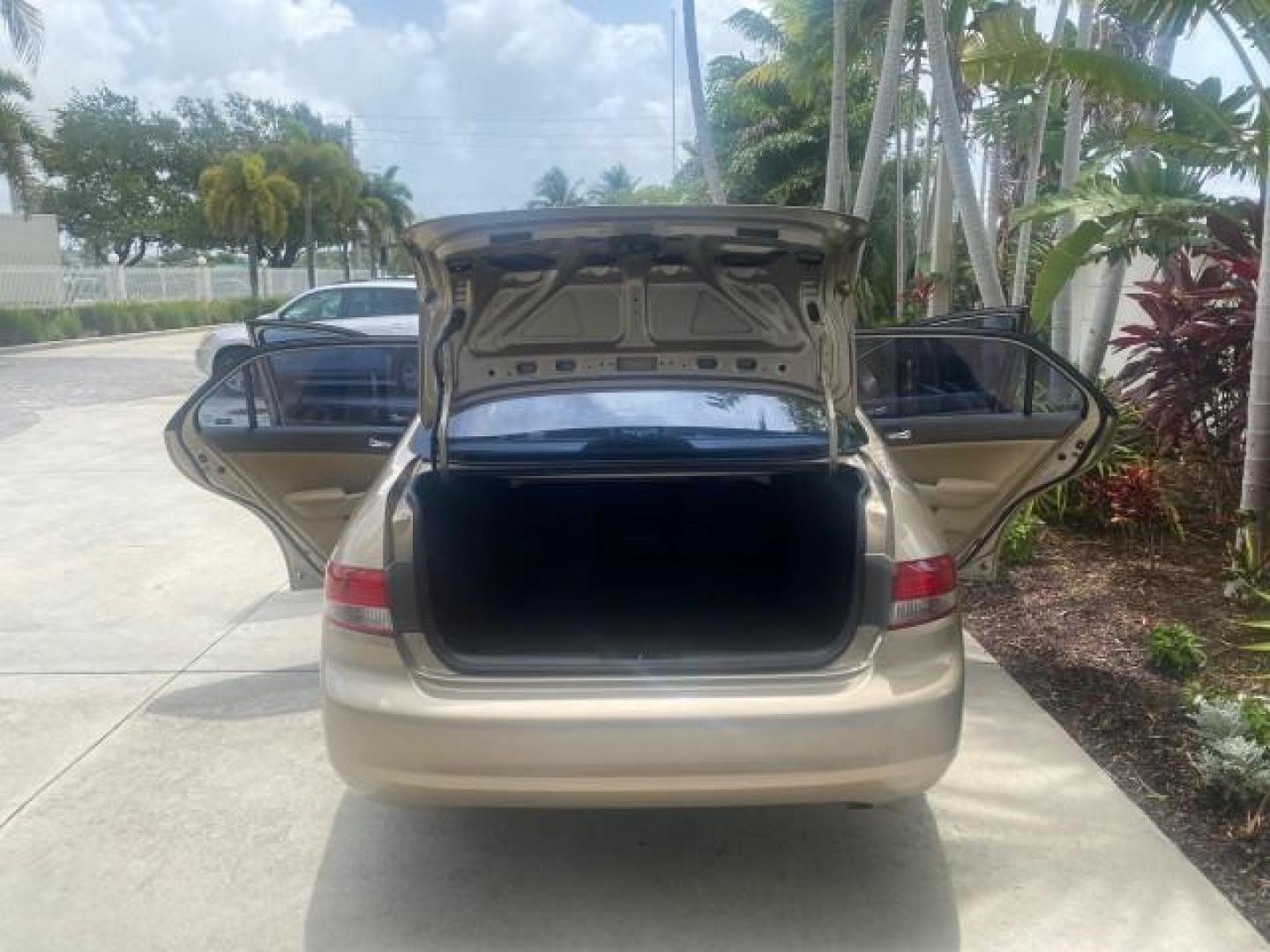 2004 Graphite Pearl /Ivory Honda Accord Sdn EX 1 OWNER LOW MILES 63,652 (1HGCM56614A) with an 2.4L DOHC MPFI 16-Valve i-VTEC I4 Engine engine, Automatic transmission, located at 4701 North Dixie Hwy, Pompano Beach, FL, 33064, (954) 422-2889, 26.240938, -80.123474 - OUR WEBPAGE FLORIDACARS1.COM HAS OVER 100 PHOTOS AND FREE CARFAX LINK 2004 HONDA ACCORD EX VIN: 1HGCM56614A033648 1 H G C M 5 6 6 1 4 A 0 3 3 6 4 8 SEDAN 4 DR 2.4L I4 F DOHC GASOLINE FRONT WHEEL DRIVE Top Features Alloy Wheels Cloth Seats Sunroof(s) Basic Features ABS Brakes AM/FM Stereo Air Conditi - Photo#15