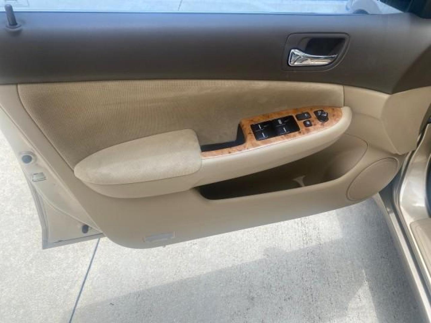 2004 Graphite Pearl /Ivory Honda Accord Sdn EX 1 OWNER LOW MILES 63,652 (1HGCM56614A) with an 2.4L DOHC MPFI 16-Valve i-VTEC I4 Engine engine, Automatic transmission, located at 4701 North Dixie Hwy, Pompano Beach, FL, 33064, (954) 422-2889, 26.240938, -80.123474 - OUR WEBPAGE FLORIDACARS1.COM HAS OVER 100 PHOTOS AND FREE CARFAX LINK 2004 HONDA ACCORD EX VIN: 1HGCM56614A033648 1 H G C M 5 6 6 1 4 A 0 3 3 6 4 8 SEDAN 4 DR 2.4L I4 F DOHC GASOLINE FRONT WHEEL DRIVE Top Features Alloy Wheels Cloth Seats Sunroof(s) Basic Features ABS Brakes AM/FM Stereo Air Conditi - Photo#31