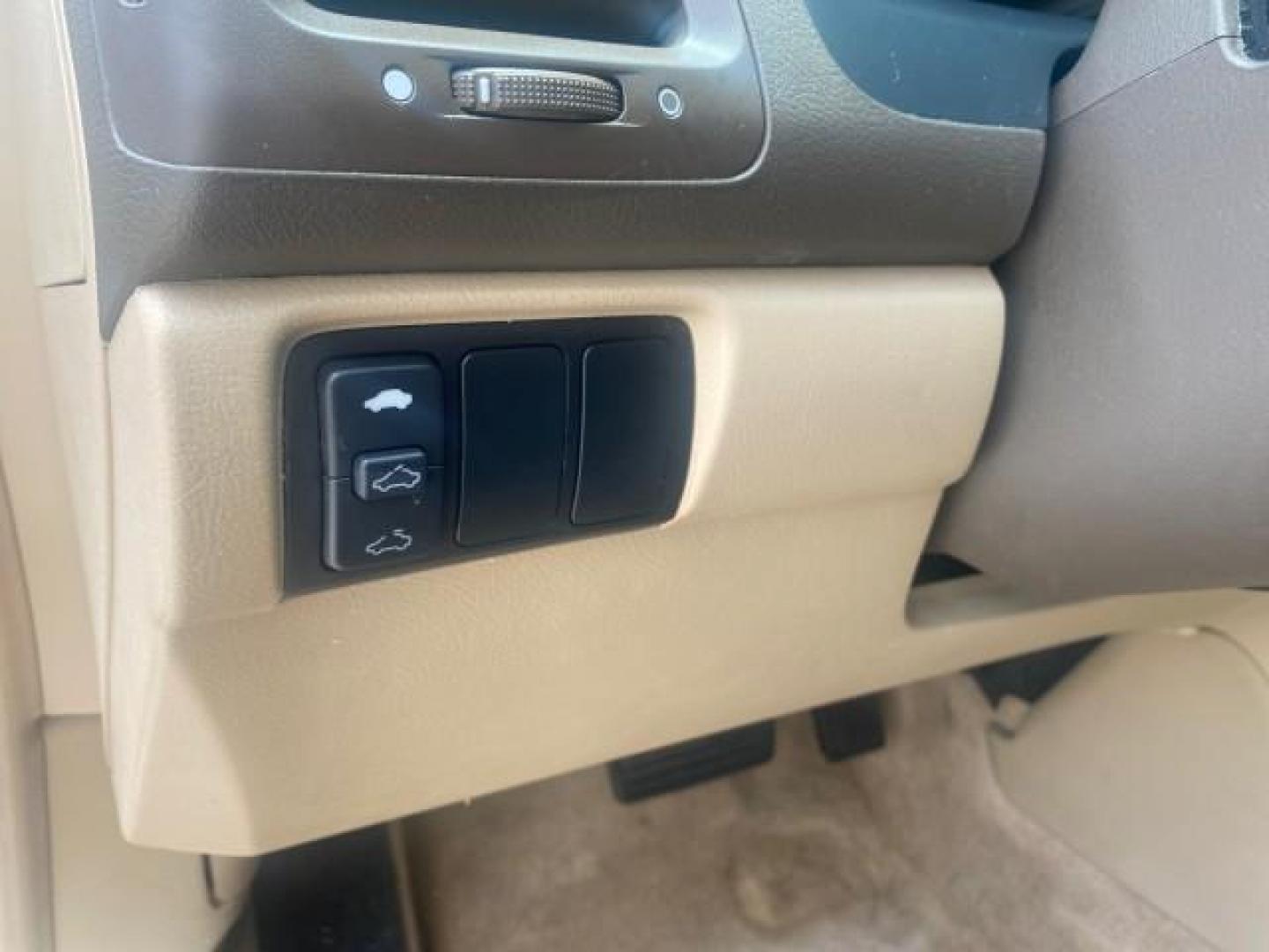 2004 Graphite Pearl /Ivory Honda Accord Sdn EX 1 OWNER LOW MILES 63,652 (1HGCM56614A) with an 2.4L DOHC MPFI 16-Valve i-VTEC I4 Engine engine, Automatic transmission, located at 4701 North Dixie Hwy, Pompano Beach, FL, 33064, (954) 422-2889, 26.240938, -80.123474 - OUR WEBPAGE FLORIDACARS1.COM HAS OVER 100 PHOTOS AND FREE CARFAX LINK 2004 HONDA ACCORD EX VIN: 1HGCM56614A033648 1 H G C M 5 6 6 1 4 A 0 3 3 6 4 8 SEDAN 4 DR 2.4L I4 F DOHC GASOLINE FRONT WHEEL DRIVE Top Features Alloy Wheels Cloth Seats Sunroof(s) Basic Features ABS Brakes AM/FM Stereo Air Conditi - Photo#44